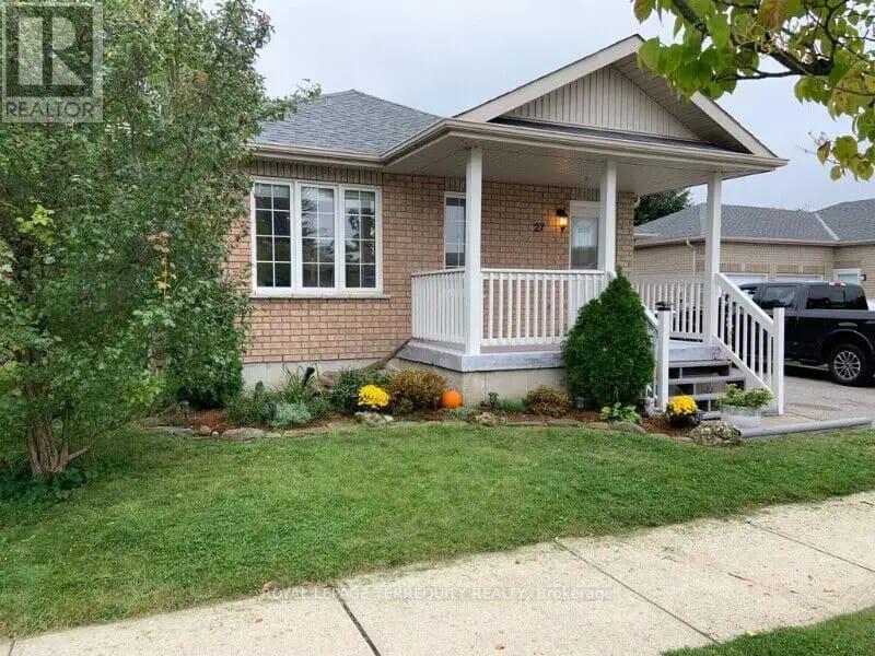 27 Watson Drive, Barrie, Ontario  L4M 6W8 - Photo 1 - S12371878
