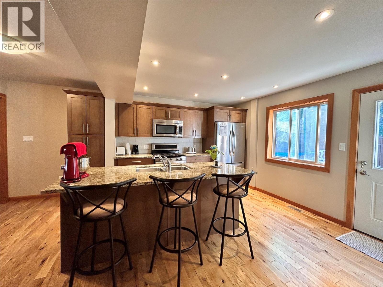 948 Redstone Drive, Rossland, British Columbia  V0G 1Y0 - Photo 8 - 10360464