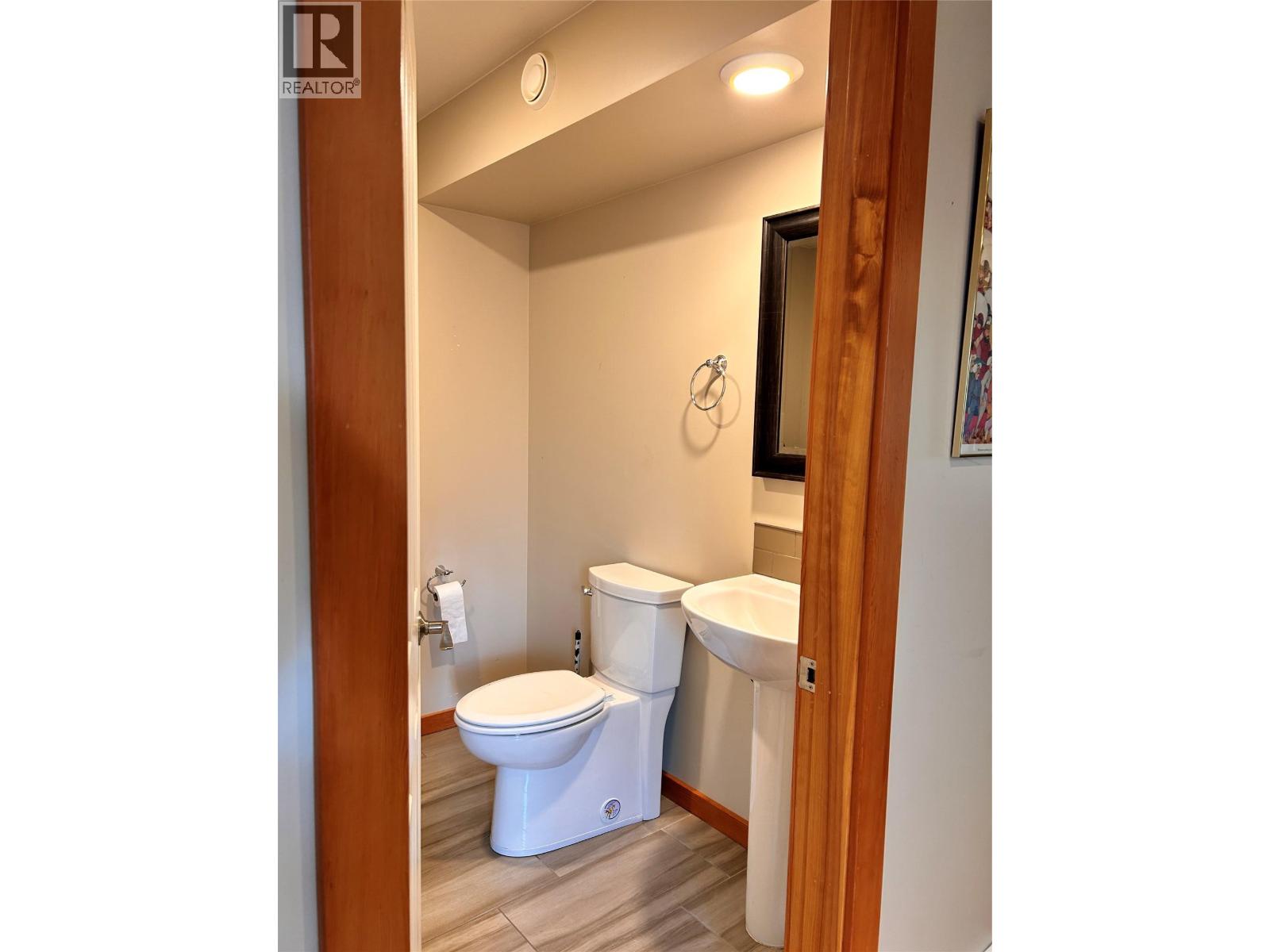 948 Redstone Drive, Rossland, British Columbia  V0G 1Y0 - Photo 10 - 10360464