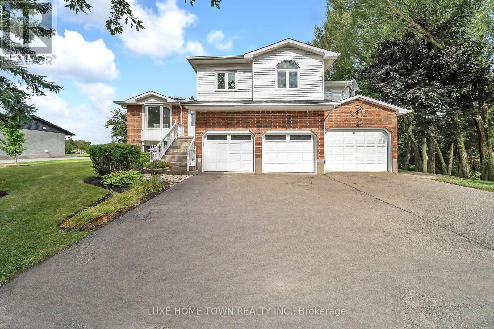 170 Elmslie Place, Centre Wellington, Ontario  N0B 1S0 - Photo 3 - X12371870