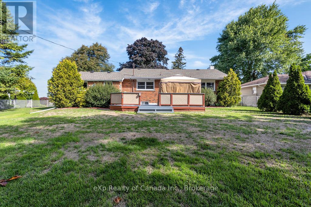154 Main Street, Norfolk, Ontario  N0J 1E0 - Photo 5 - X12371914