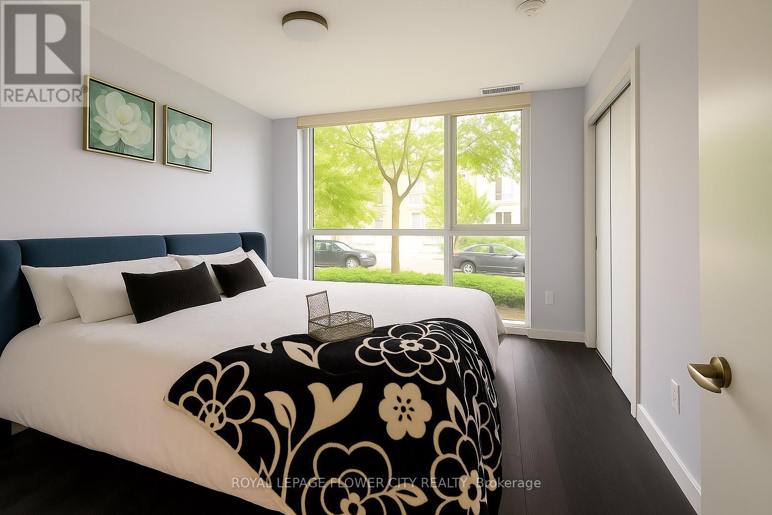 112 - 210 Sabina Drive, Oakville, Ontario  L6H 0W6 - Photo 12 - W12371918