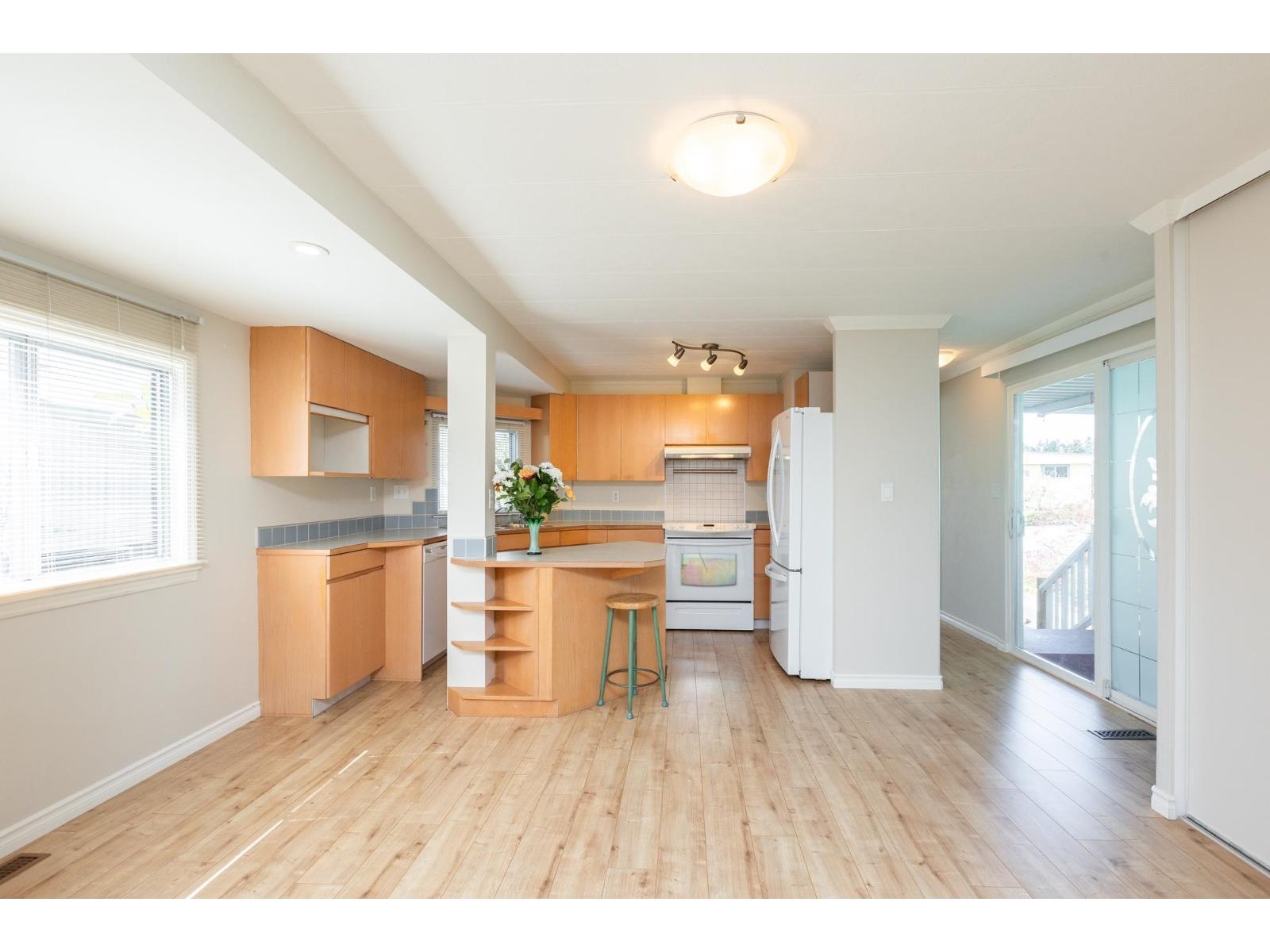 2102 Cumbria Drive, Surrey, British Columbia  V4A 5K3 - Photo 5 - R3010140