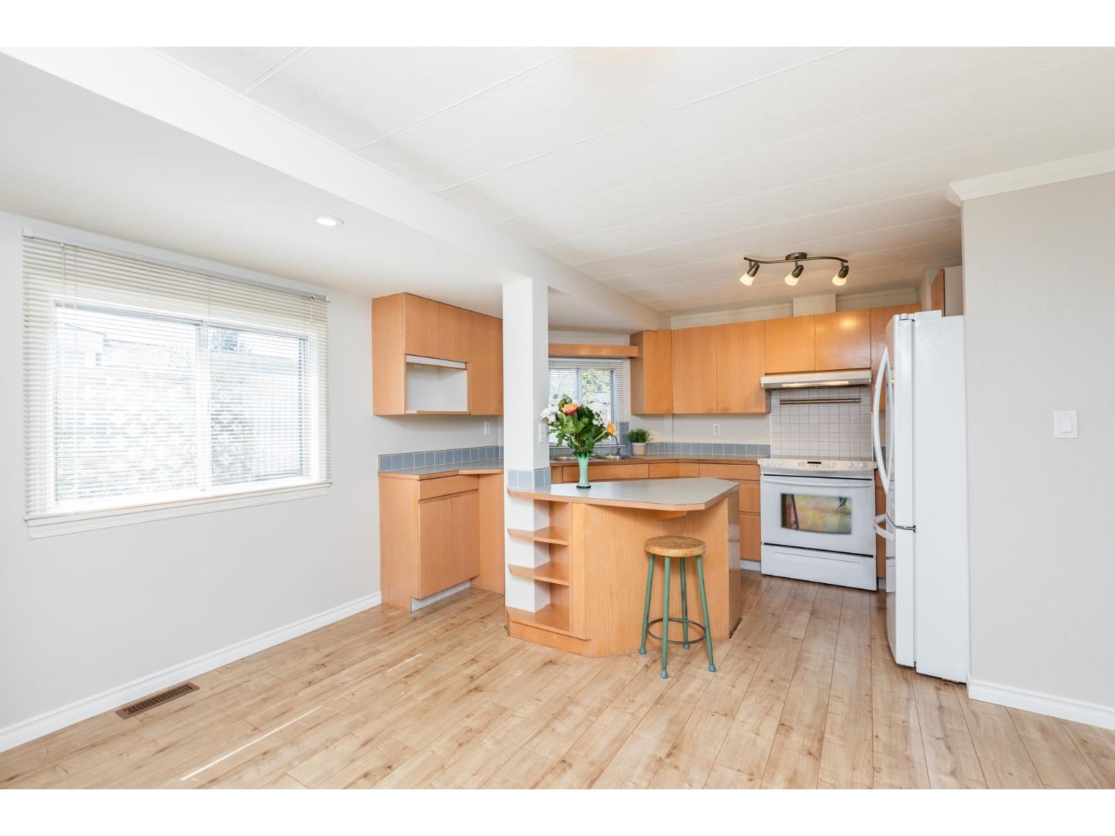 2102 Cumbria Drive, Surrey, British Columbia  V4A 5K3 - Photo 4 - R3010140