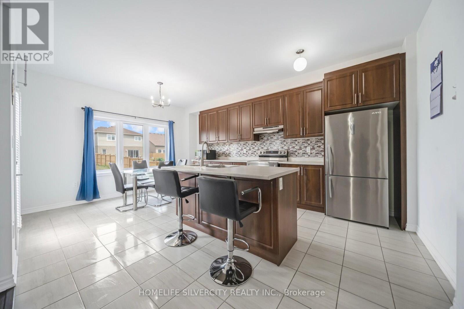 44 Cottonwood Crescent, Welland, Ontario  L3B 0J4 - Photo 6 - X12371946