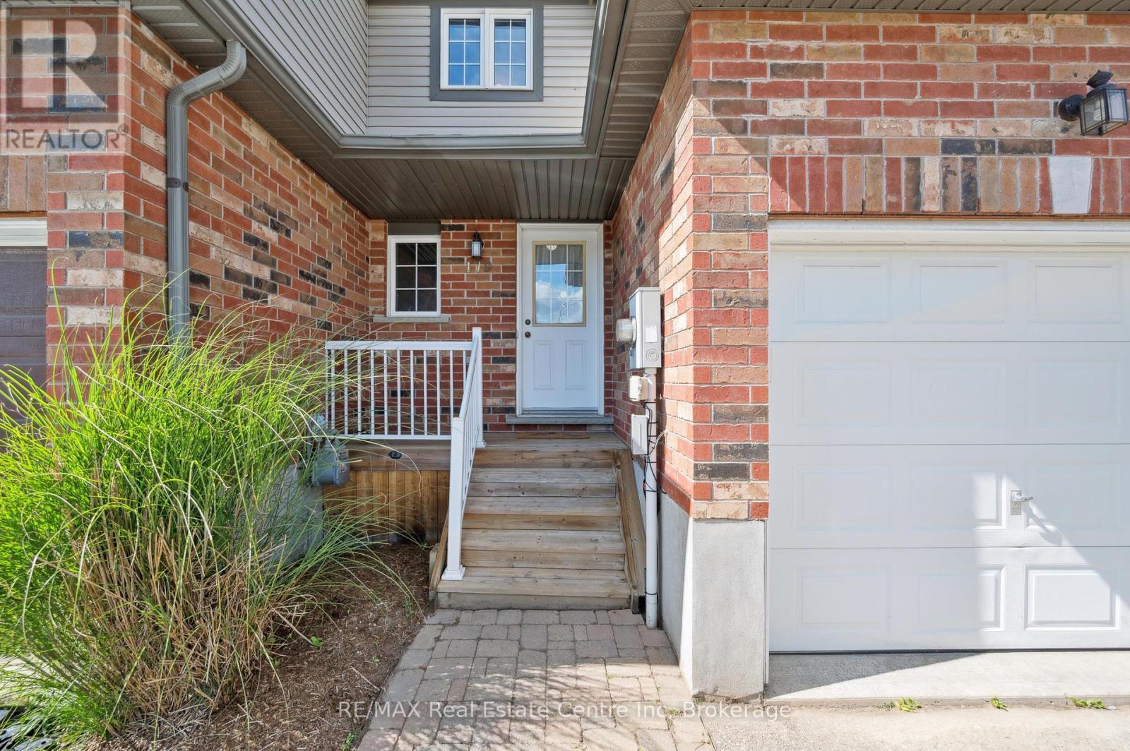 179 Prosperity Drive, Kitchener, Ontario N2E 4E5 - Photo 2 - X12371959