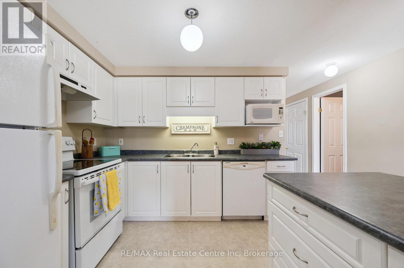 179 Prosperity Drive, Kitchener, Ontario N2E 4E5 - Photo 5 - X12371959