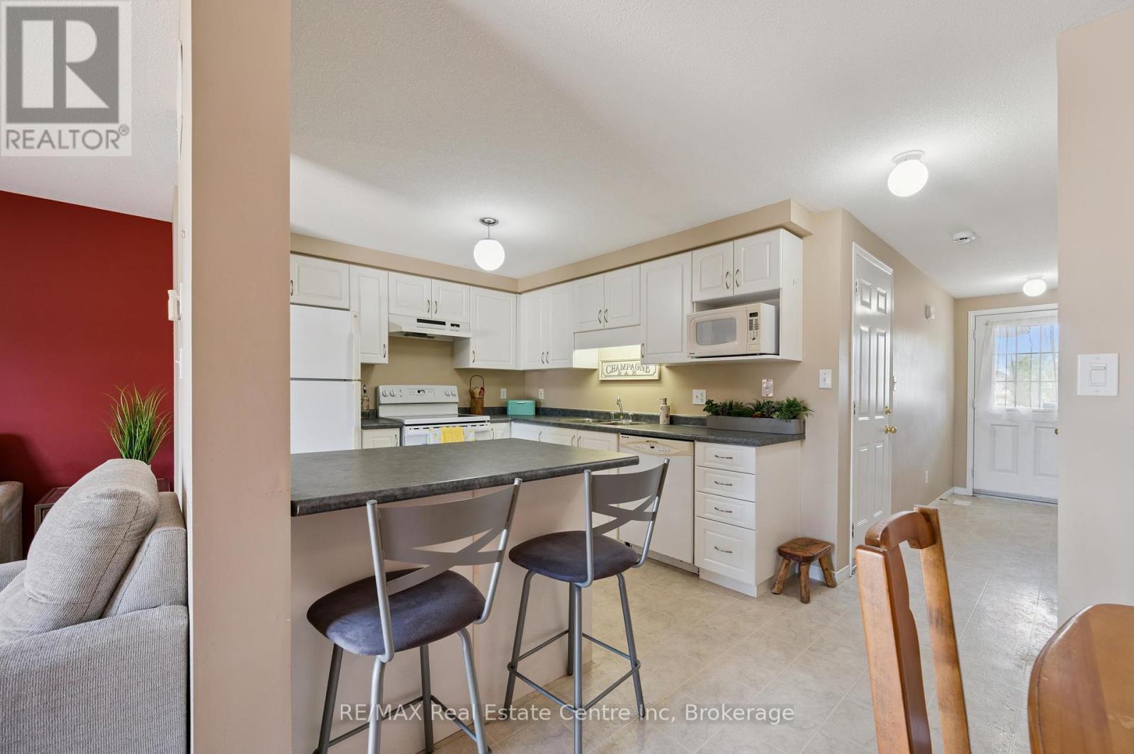 179 Prosperity Drive, Kitchener, Ontario N2E 4E5 - Photo 6 - X12371959