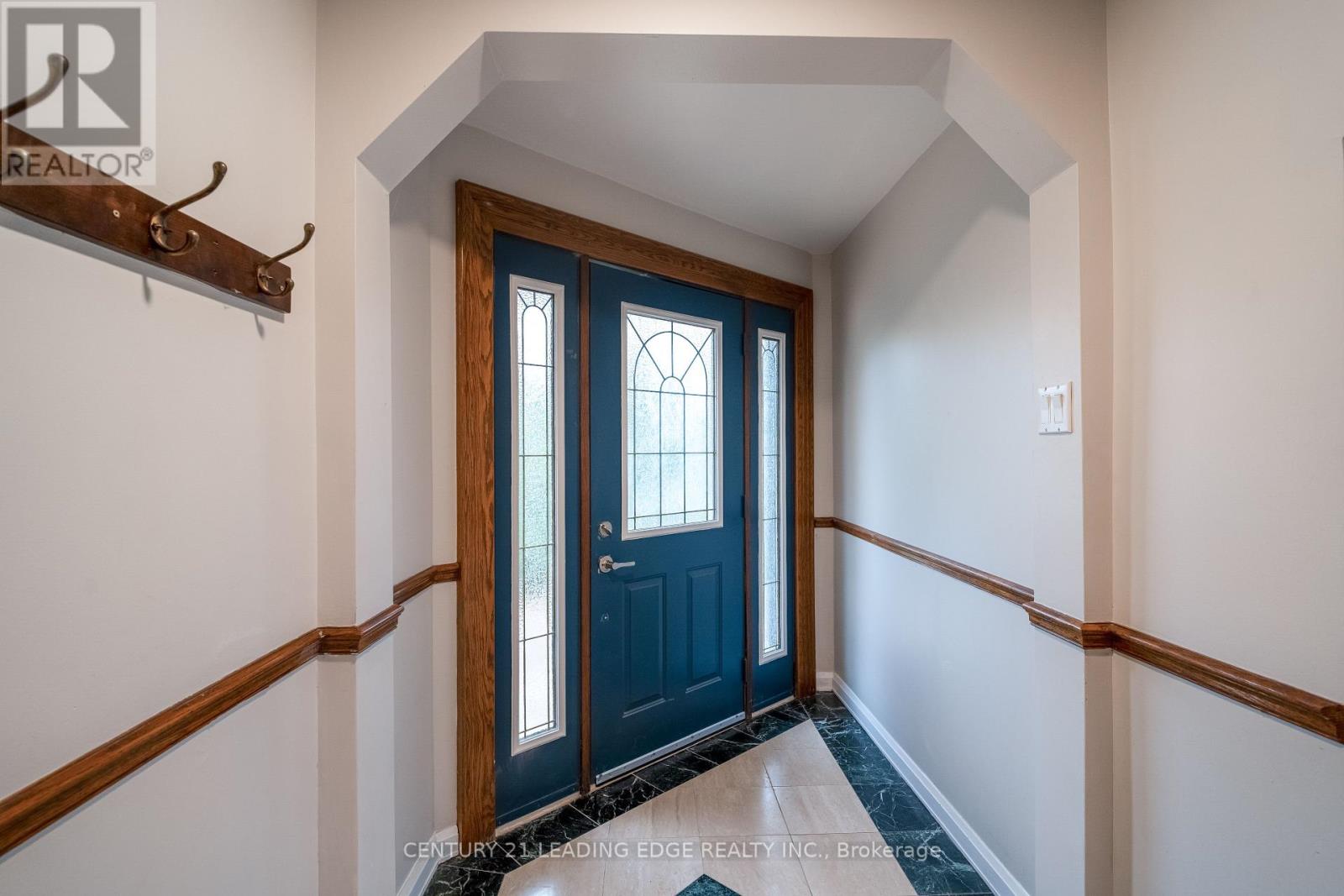 393 Canal Road, Bradford West Gwillimbury, Ontario  L3Z 2A6 - Photo 2 - N12371981