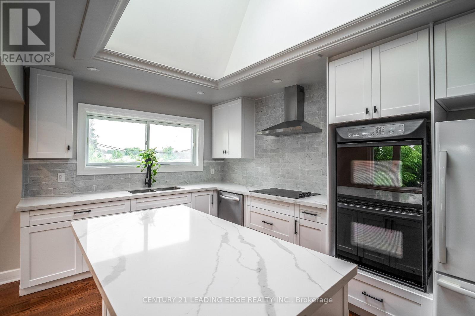 393 Canal Road, Bradford West Gwillimbury, Ontario  L3Z 2A6 - Photo 9 - N12371981