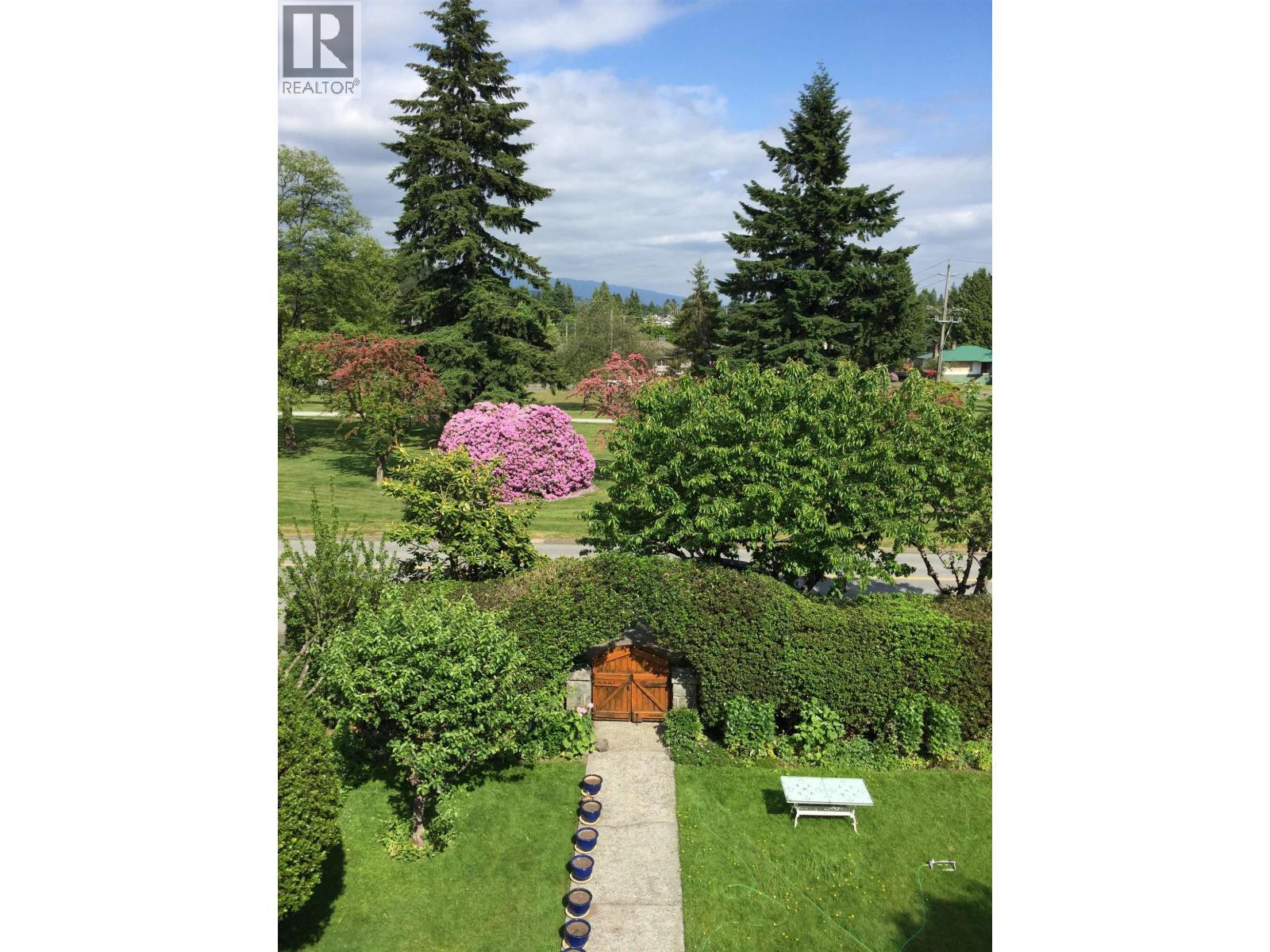 Property at 1617 W GRAND BOULEVARD image 2
