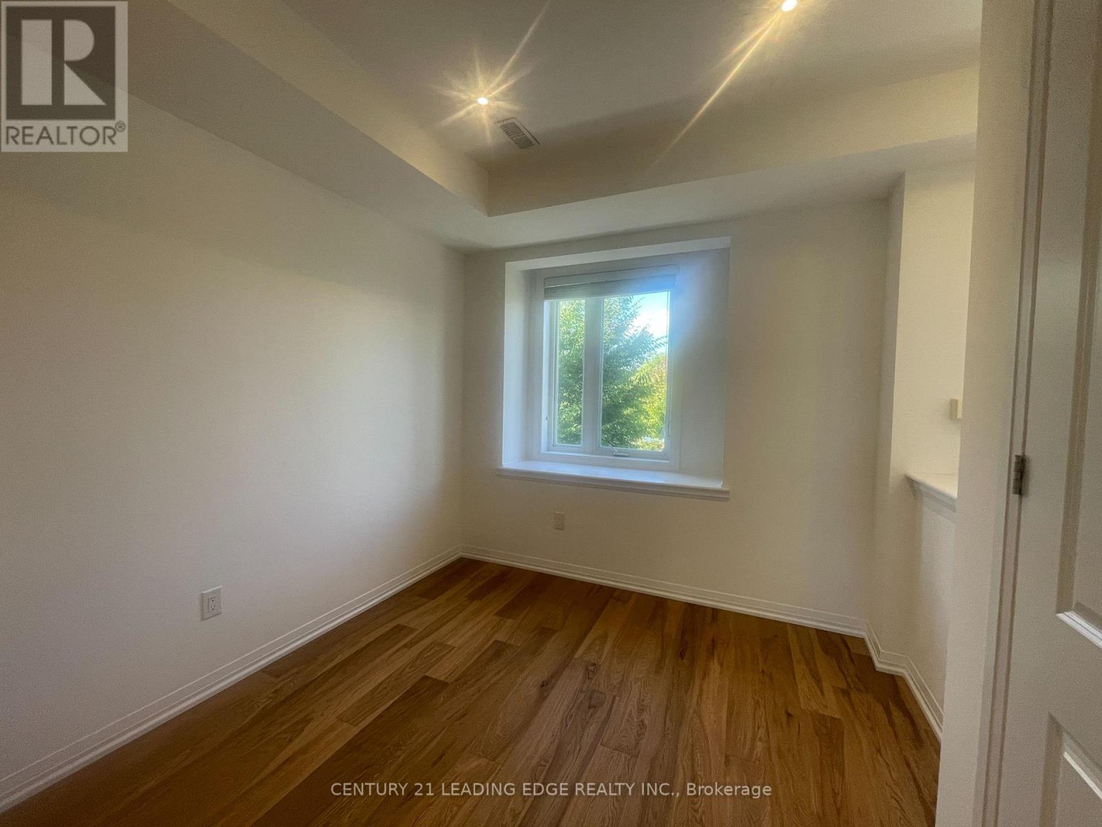 3 Locust Lodge Gardens, Toronto, Ontario  M3K 0B2 - Photo 2 - W12371980