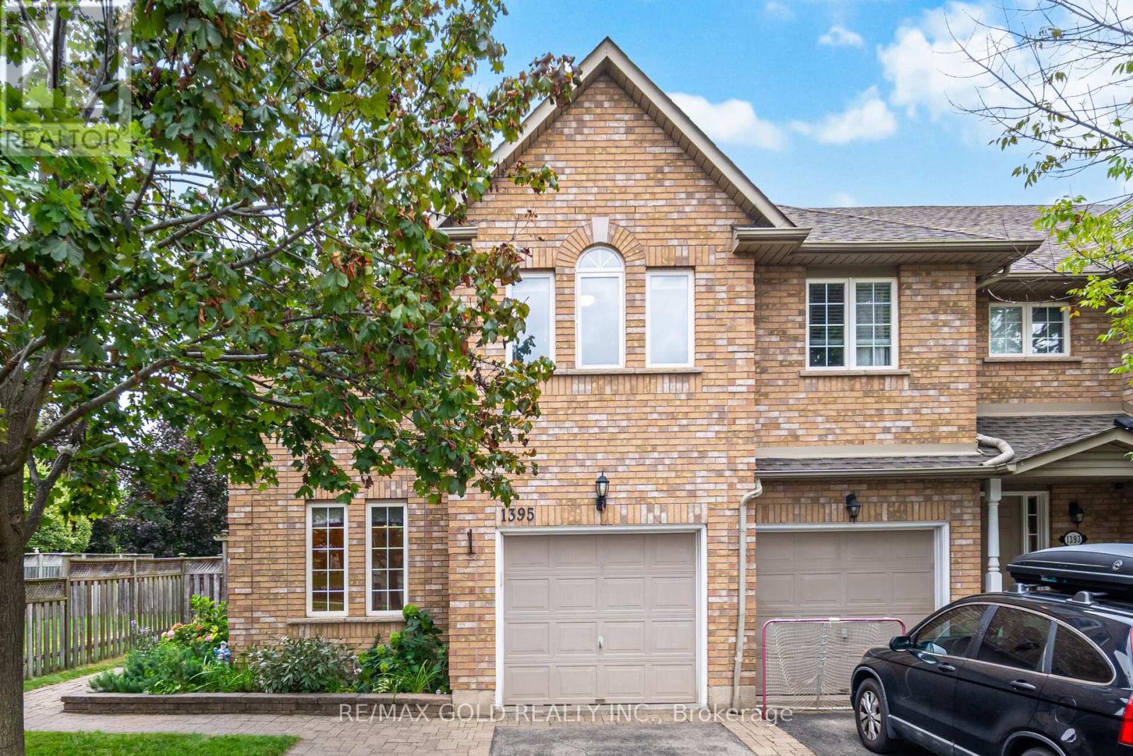 1395 Tobyn Drive, Burlington, Ontario  L7M 4V7 - Photo 1 - W12371988