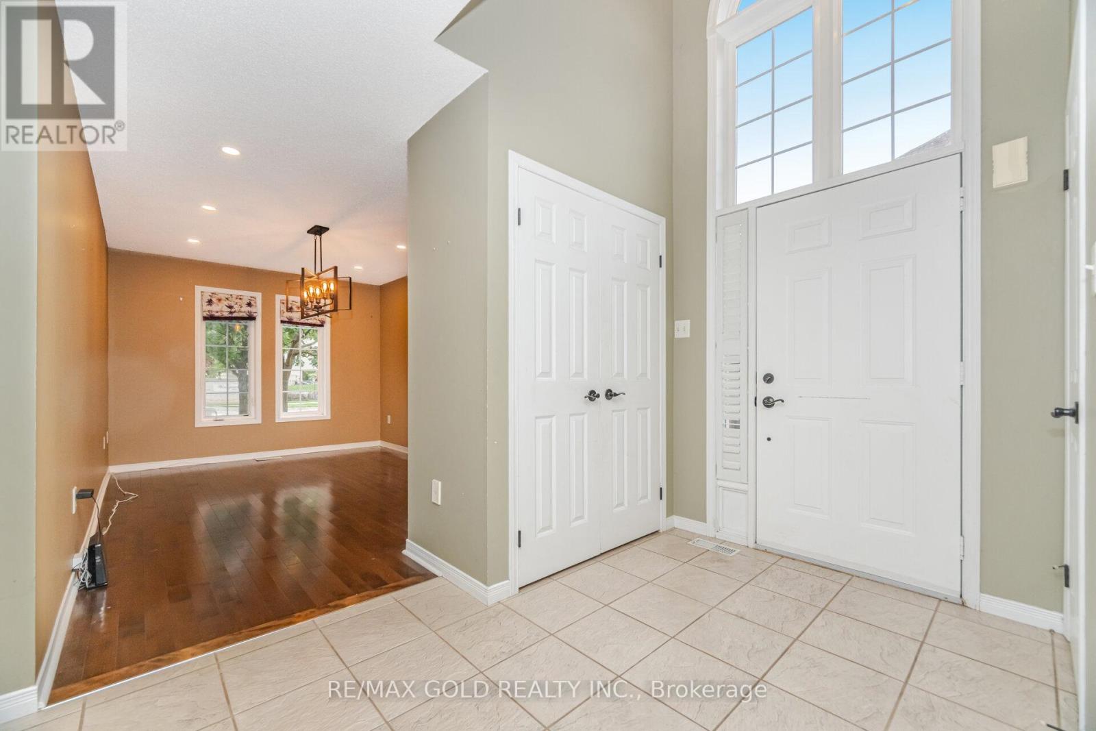 1395 Tobyn Drive, Burlington, Ontario  L7M 4V7 - Photo 11 - W12371988
