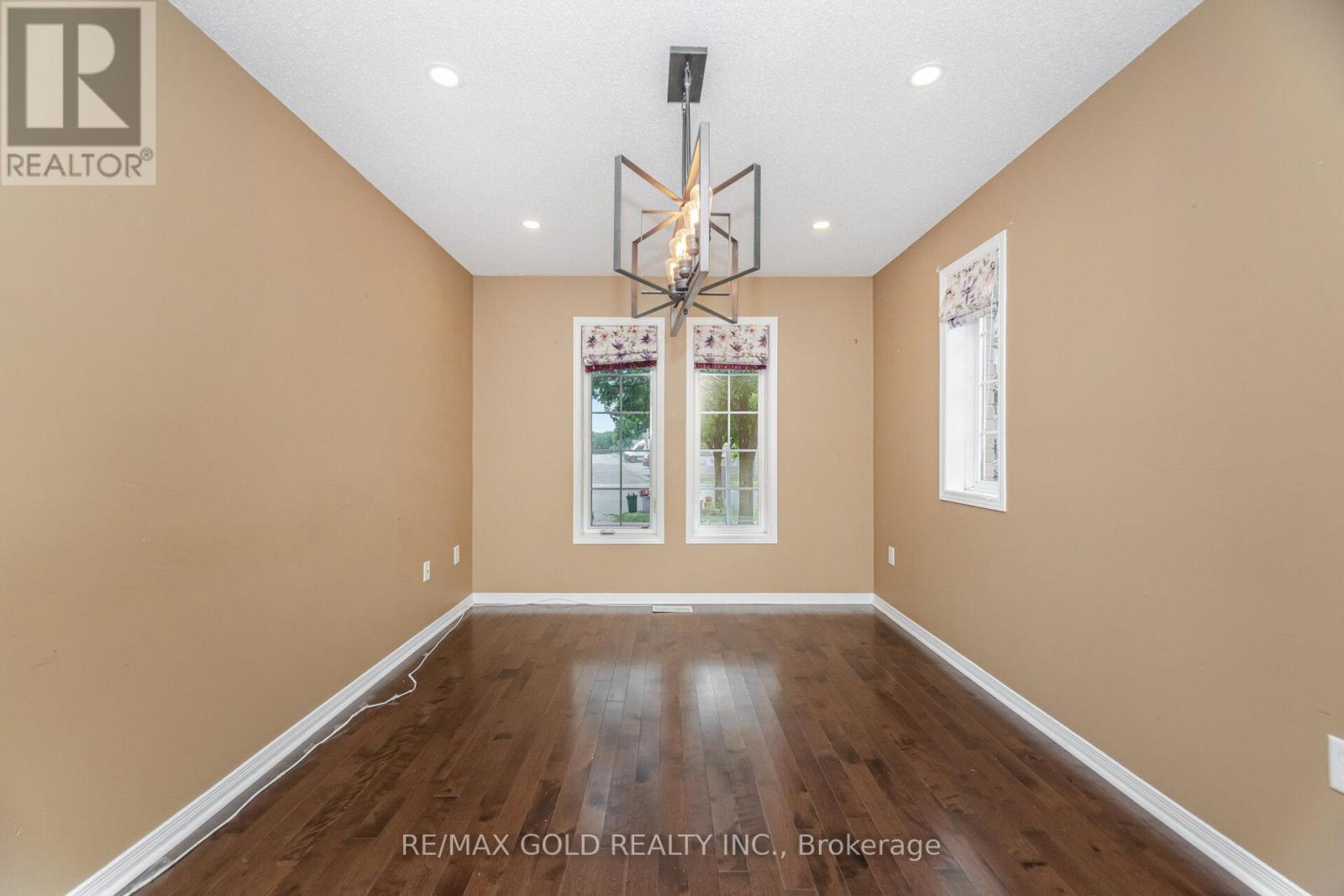 1395 Tobyn Drive, Burlington, Ontario  L7M 4V7 - Photo 14 - W12371988