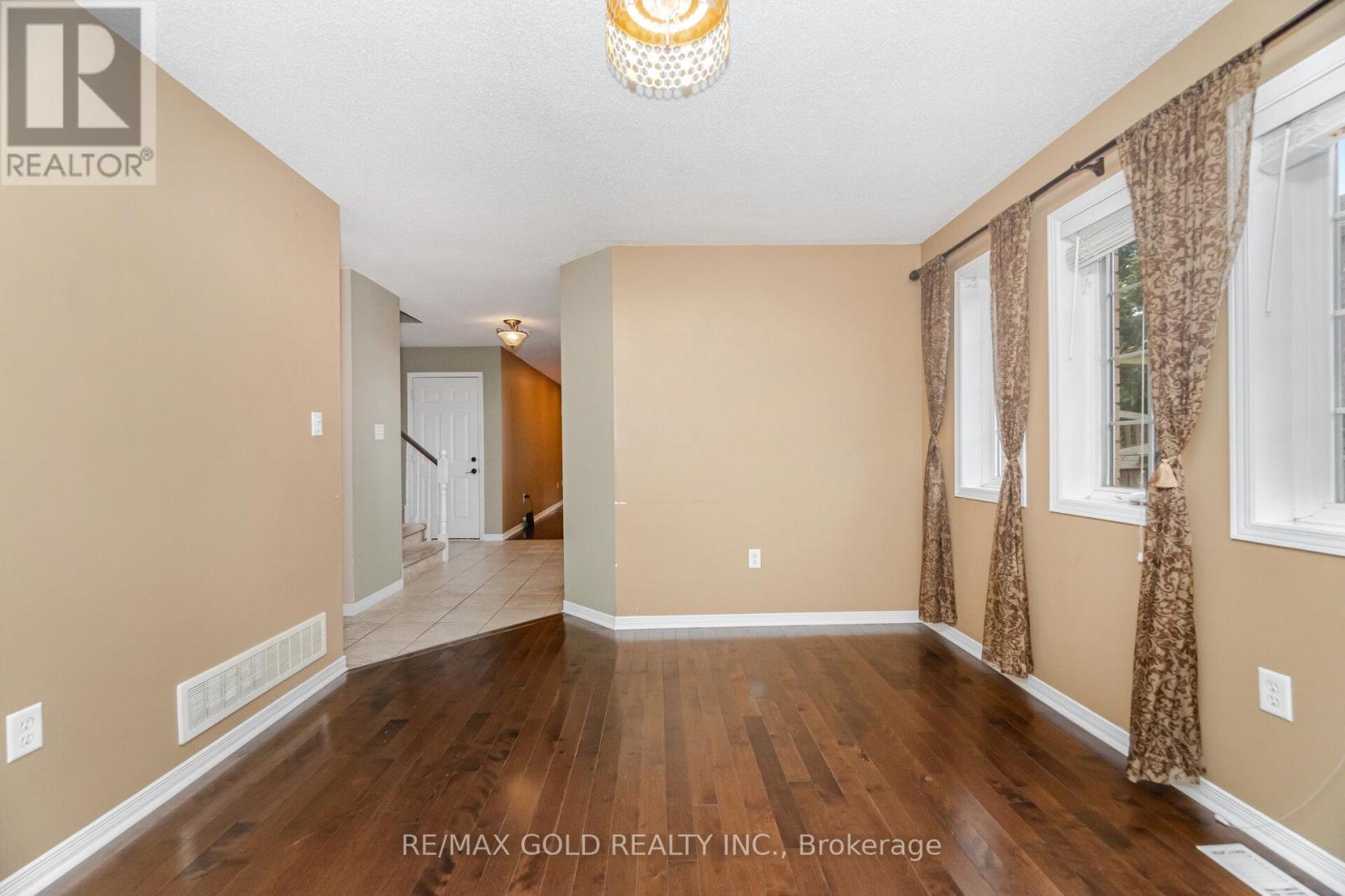 1395 Tobyn Drive, Burlington, Ontario  L7M 4V7 - Photo 16 - W12371988