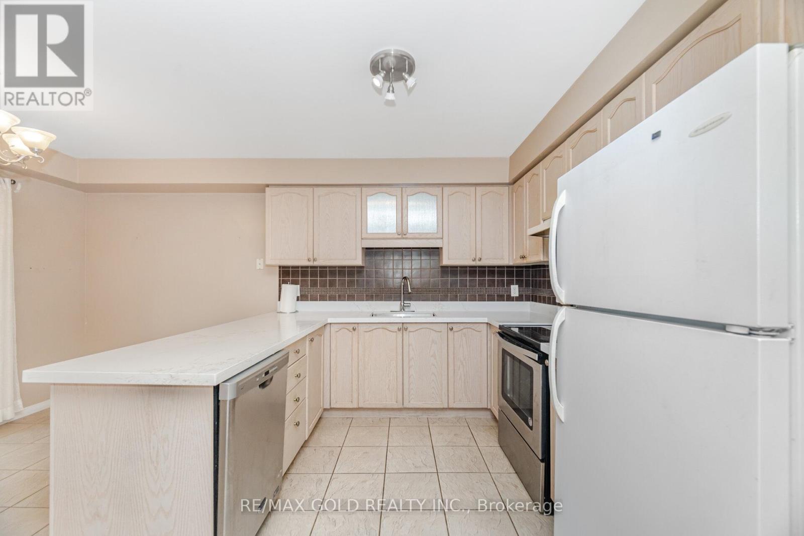1395 Tobyn Drive, Burlington, Ontario  L7M 4V7 - Photo 18 - W12371988