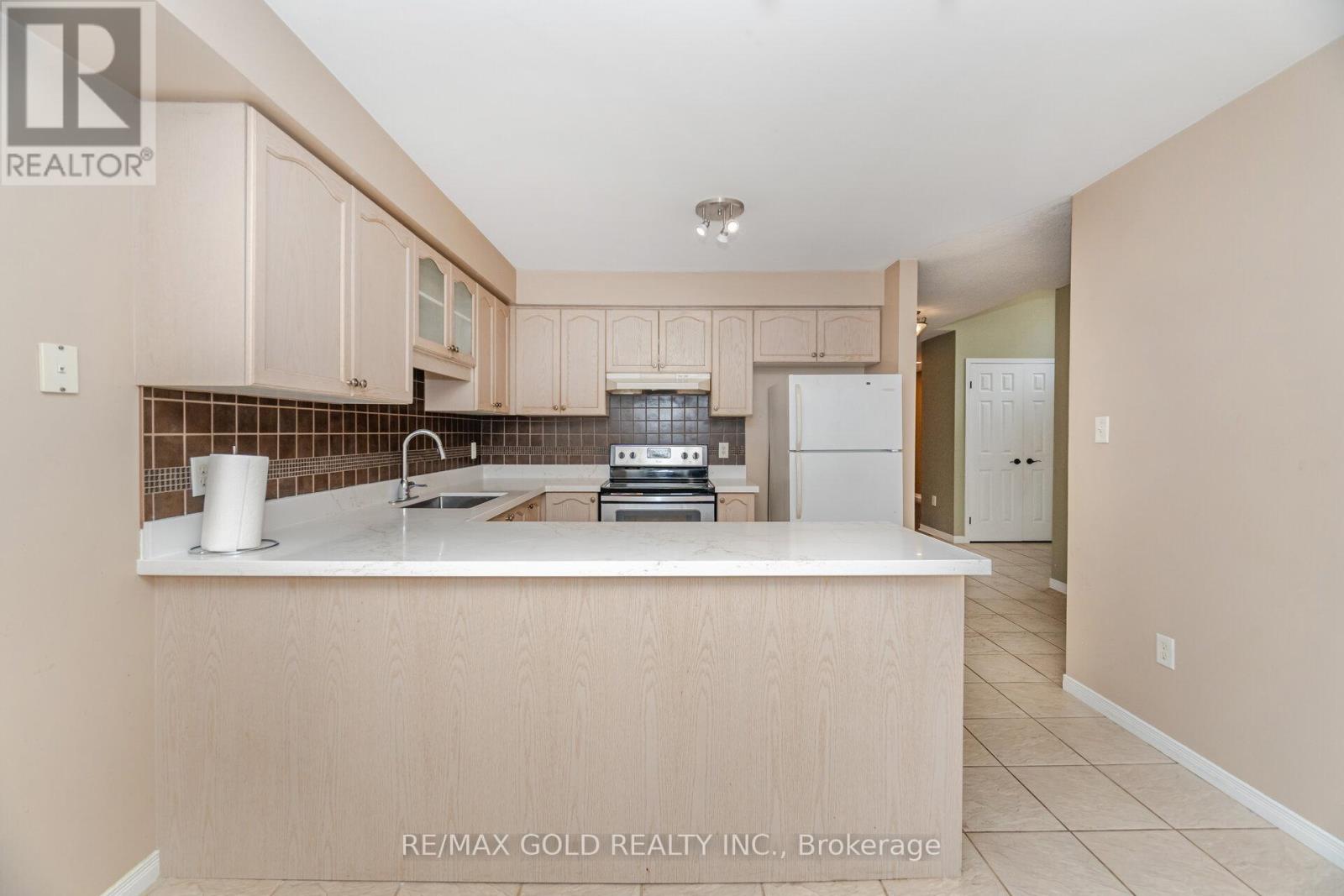 1395 Tobyn Drive, Burlington, Ontario  L7M 4V7 - Photo 20 - W12371988