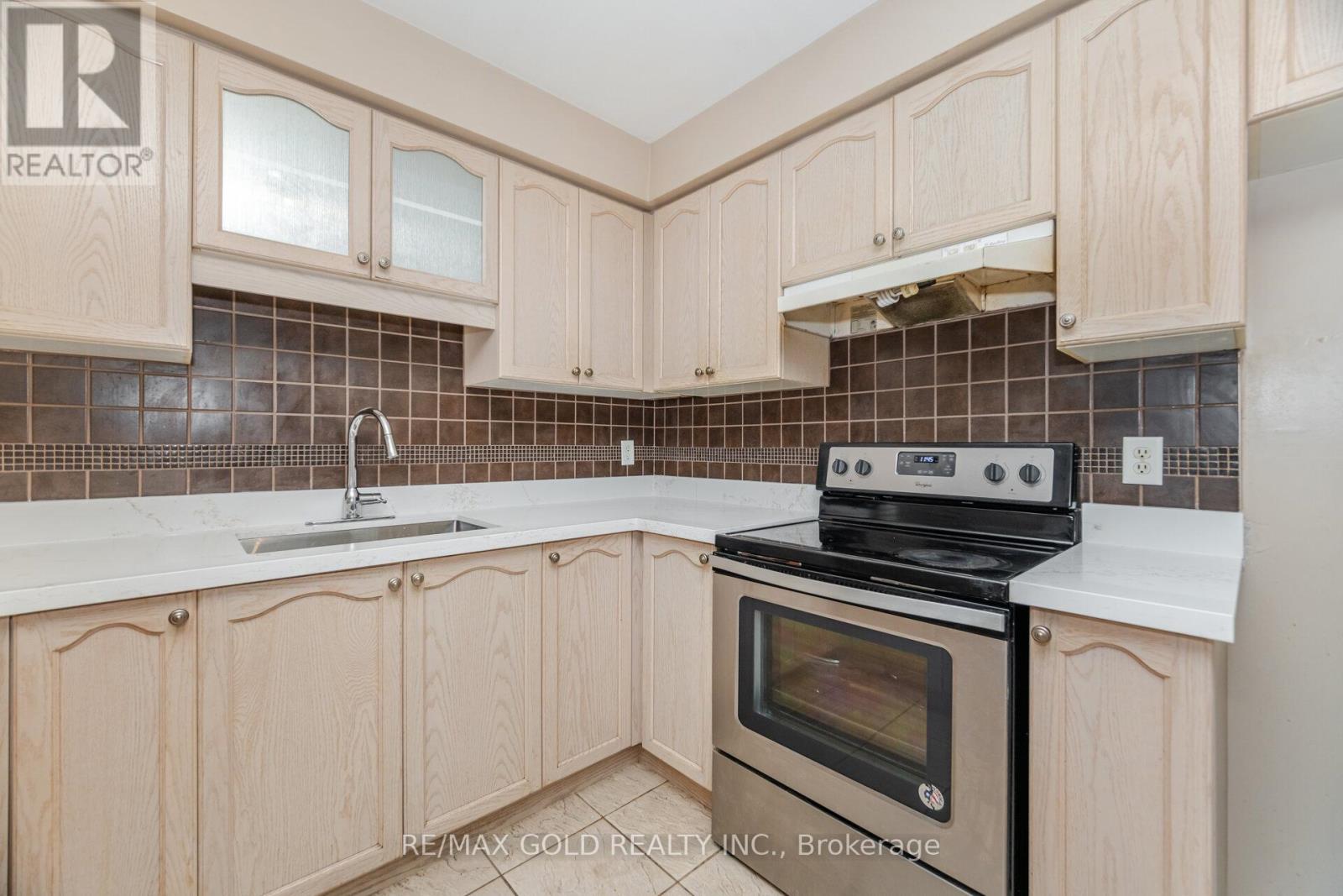 1395 Tobyn Drive, Burlington, Ontario  L7M 4V7 - Photo 21 - W12371988