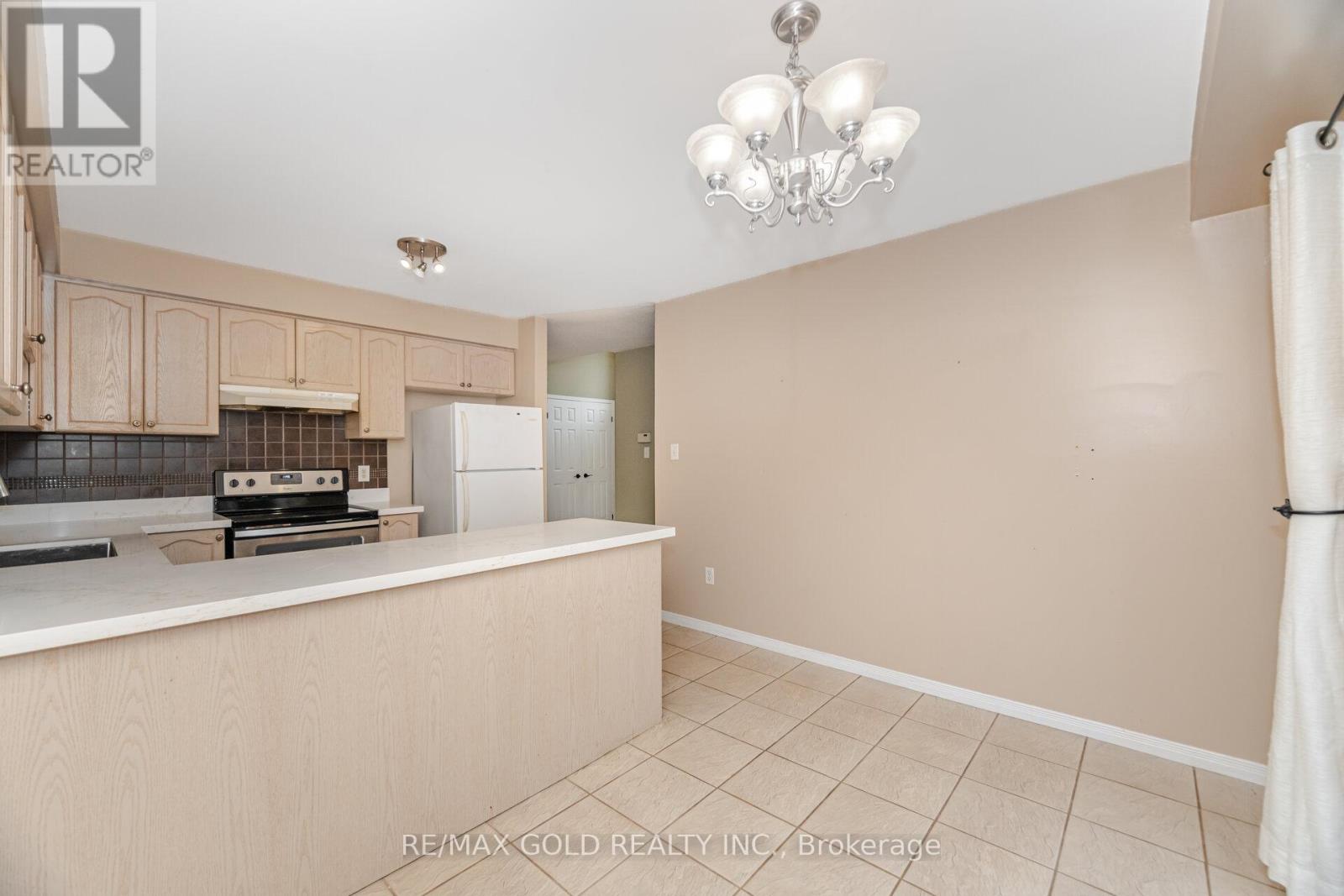 1395 Tobyn Drive, Burlington, Ontario  L7M 4V7 - Photo 23 - W12371988