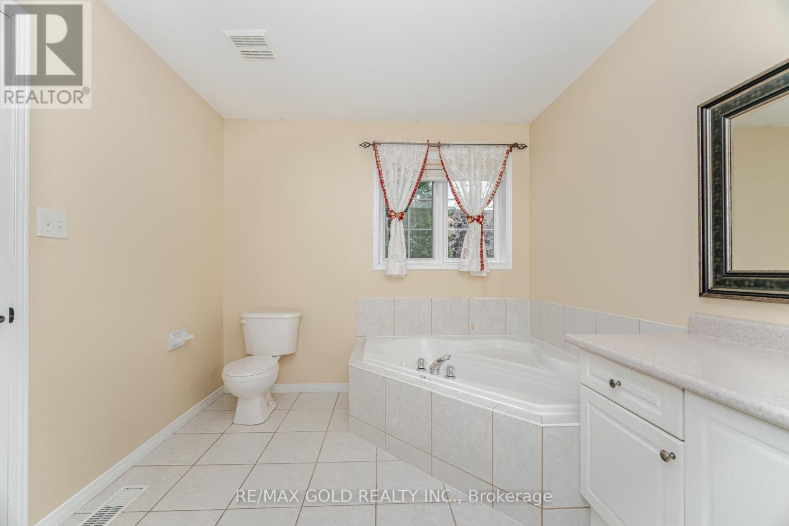 1395 Tobyn Drive, Burlington, Ontario  L7M 4V7 - Photo 32 - W12371988