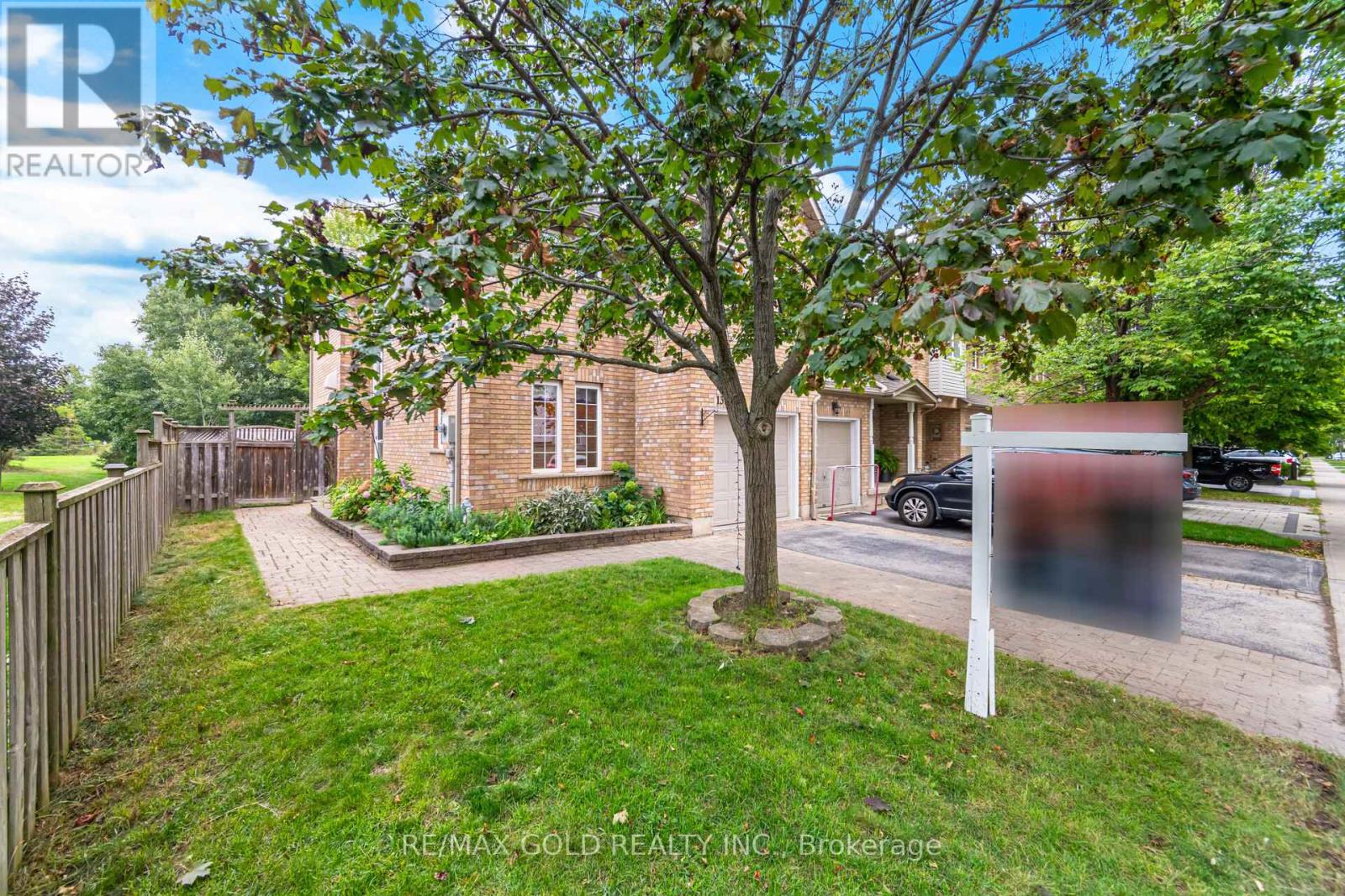 1395 Tobyn Drive, Burlington, Ontario  L7M 4V7 - Photo 4 - W12371988