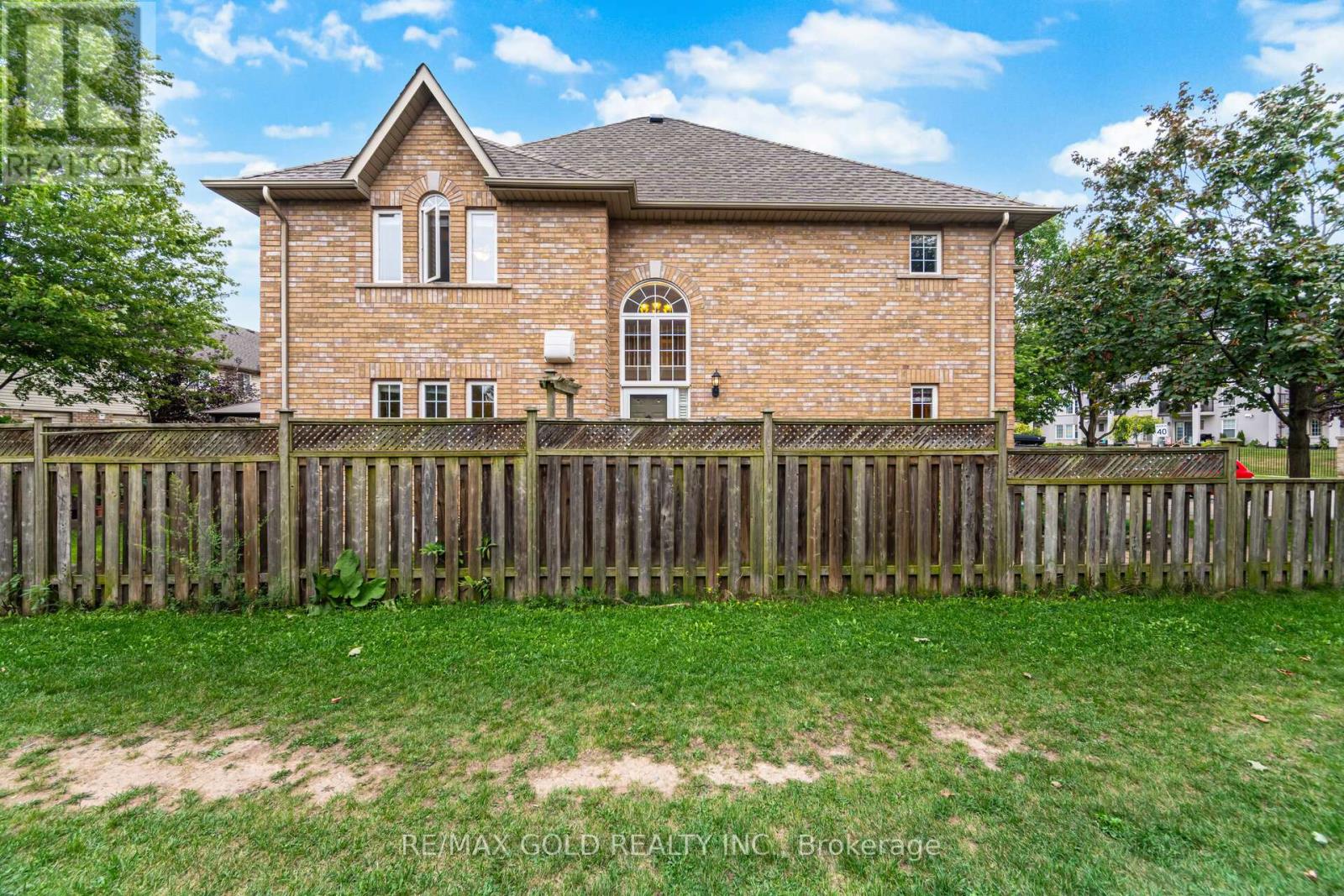 1395 Tobyn Drive, Burlington, Ontario  L7M 4V7 - Photo 5 - W12371988