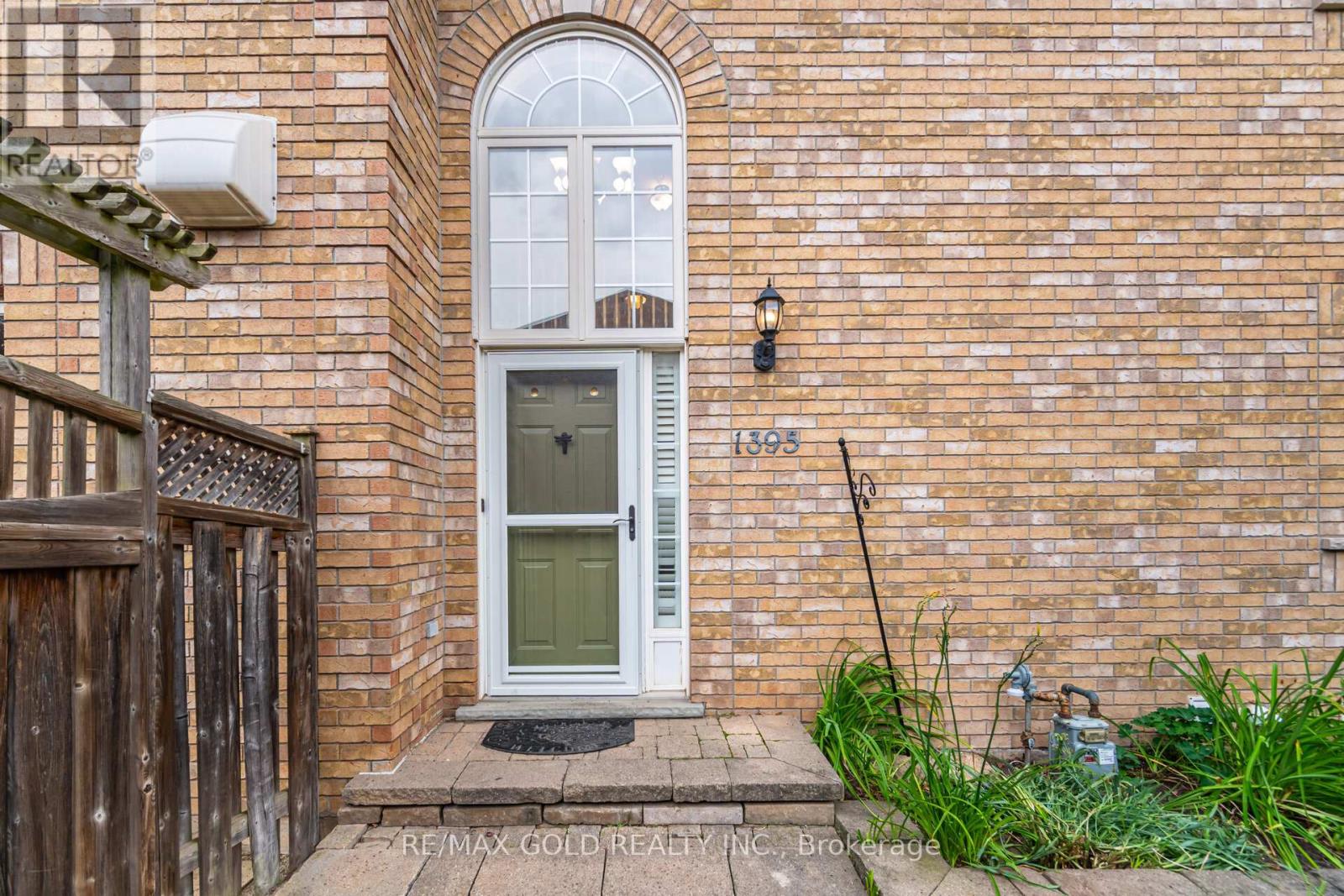 1395 Tobyn Drive, Burlington, Ontario  L7M 4V7 - Photo 7 - W12371988