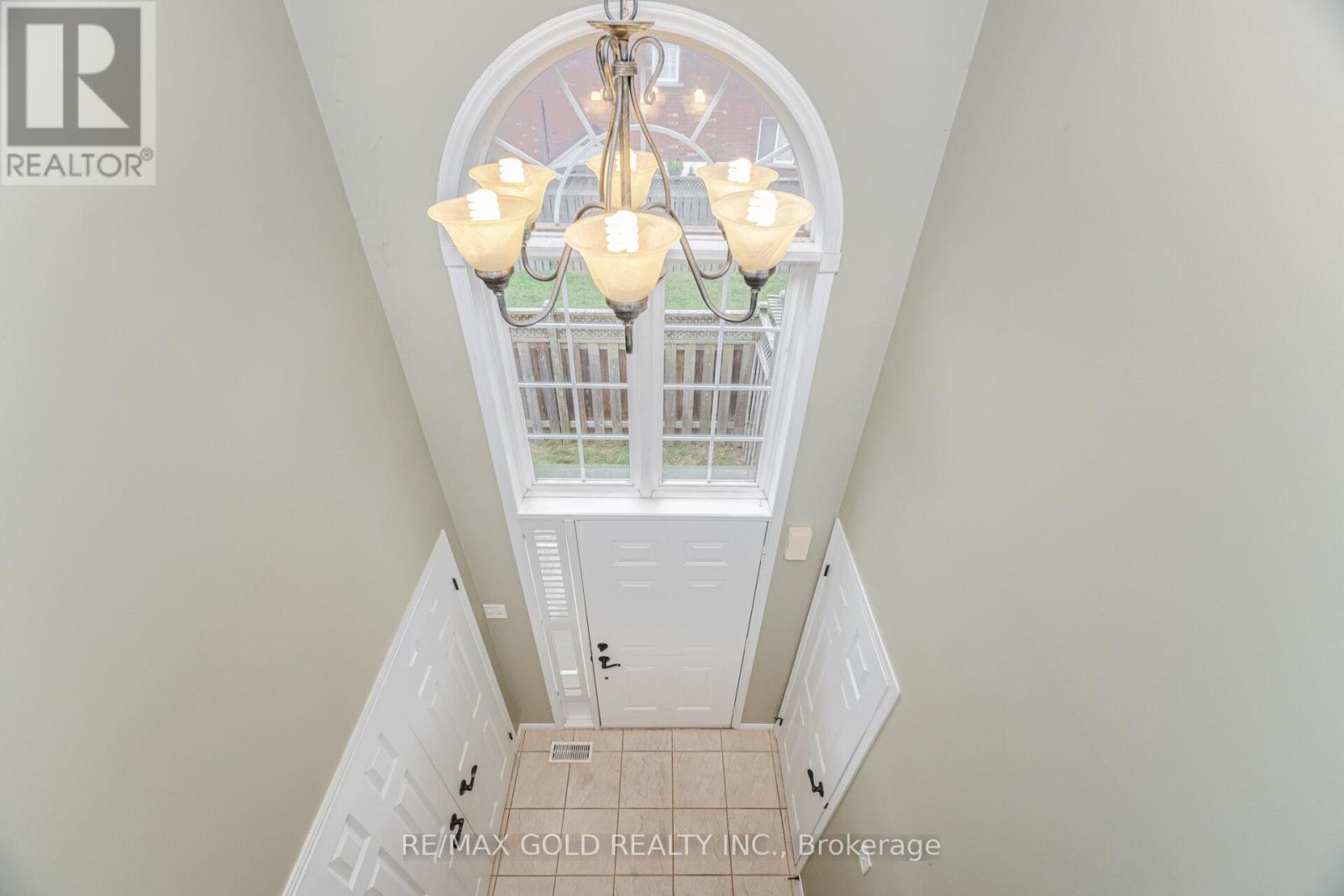 1395 Tobyn Drive, Burlington, Ontario  L7M 4V7 - Photo 9 - W12371988