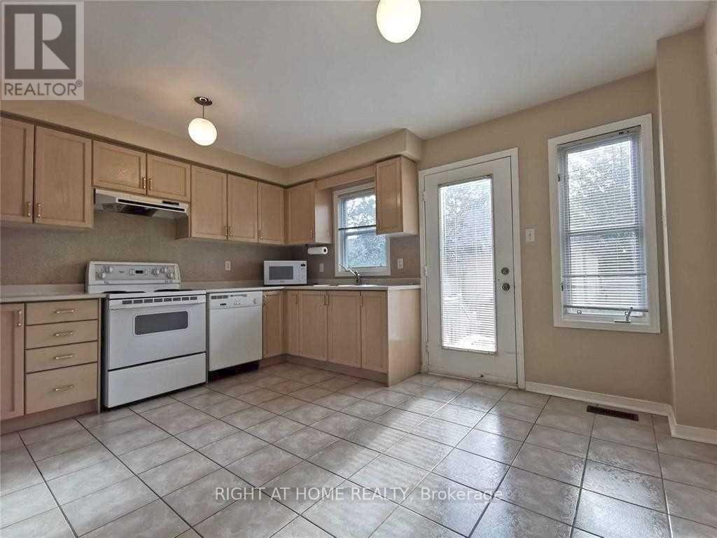 36 Ellesmere Street, Richmond Hill, Ontario  L4B 4E1 - Photo 2 - N12372018