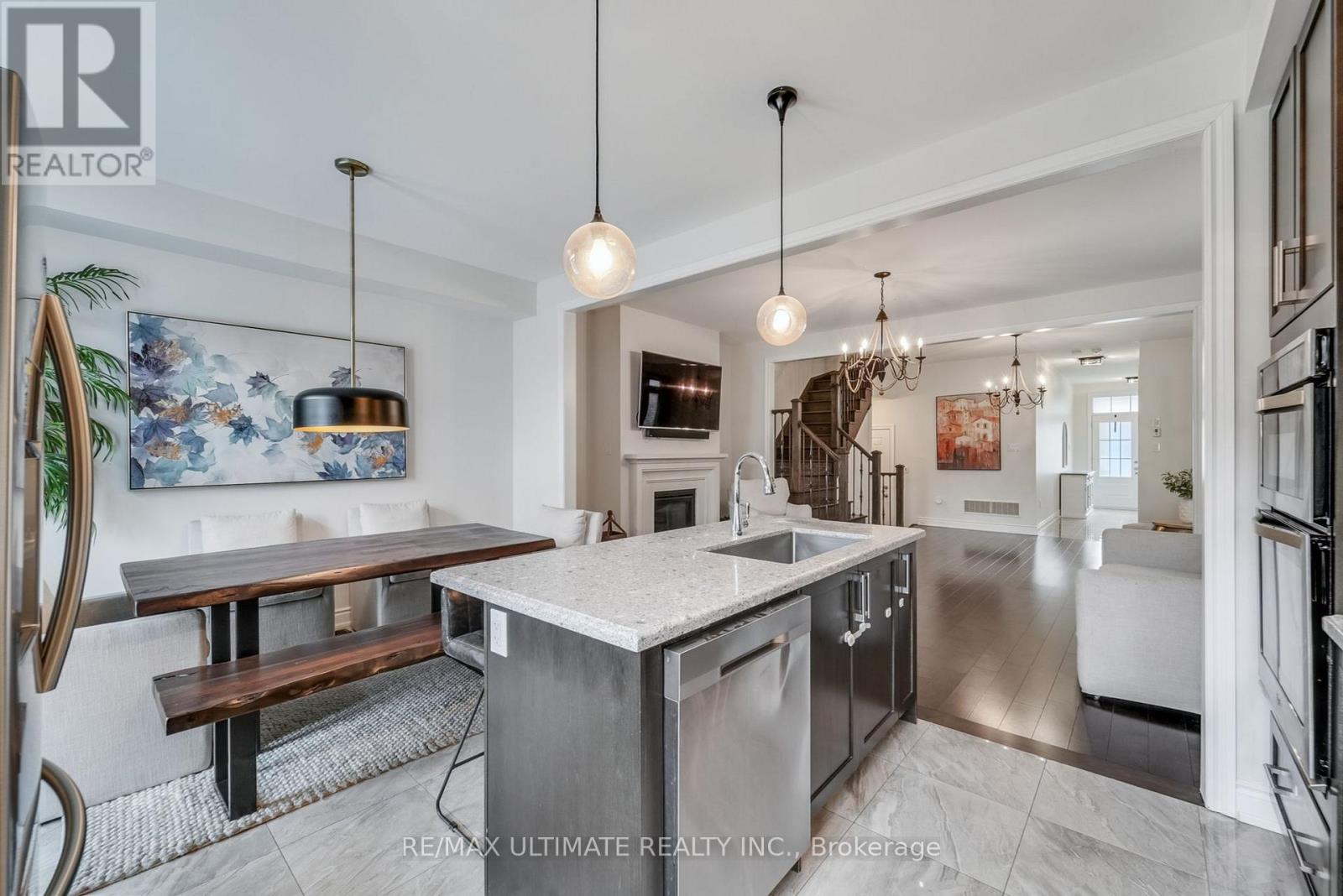 37 Zenith Avenue, Vaughan, Ontario  L4H 4K9 - Photo 6 - N12370513