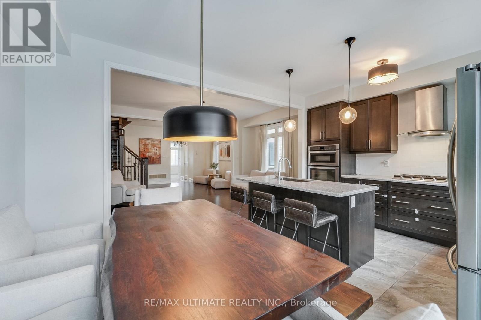 37 Zenith Avenue, Vaughan, Ontario  L4H 4K9 - Photo 7 - N12370513