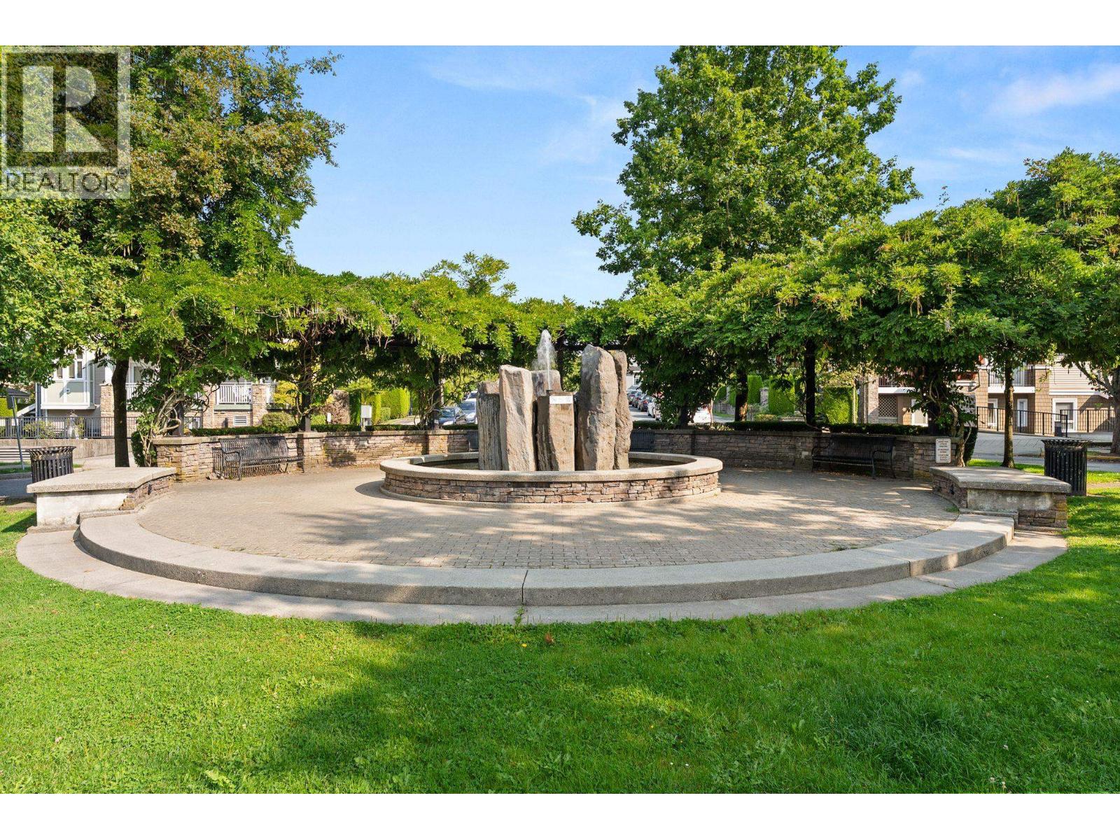 417 7089 Mont Royal Square, Vancouver, British Columbia  V5S 4W6 - Photo 2 - R3041292