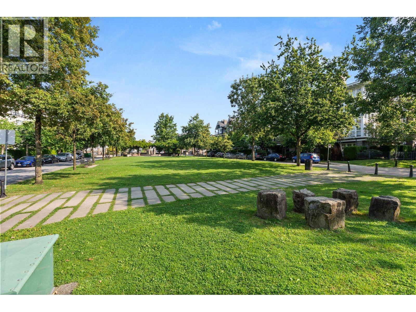 417 7089 Mont Royal Square, Vancouver, British Columbia  V5S 4W6 - Photo 3 - R3041292