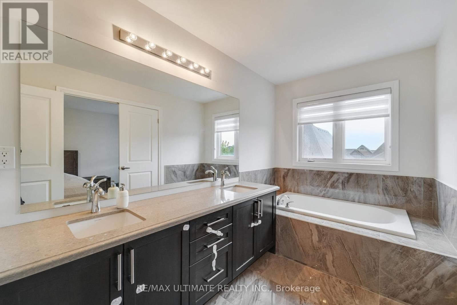 37 Zenith Avenue, Vaughan, Ontario  L4H 4K9 - Photo 18 - N12370513