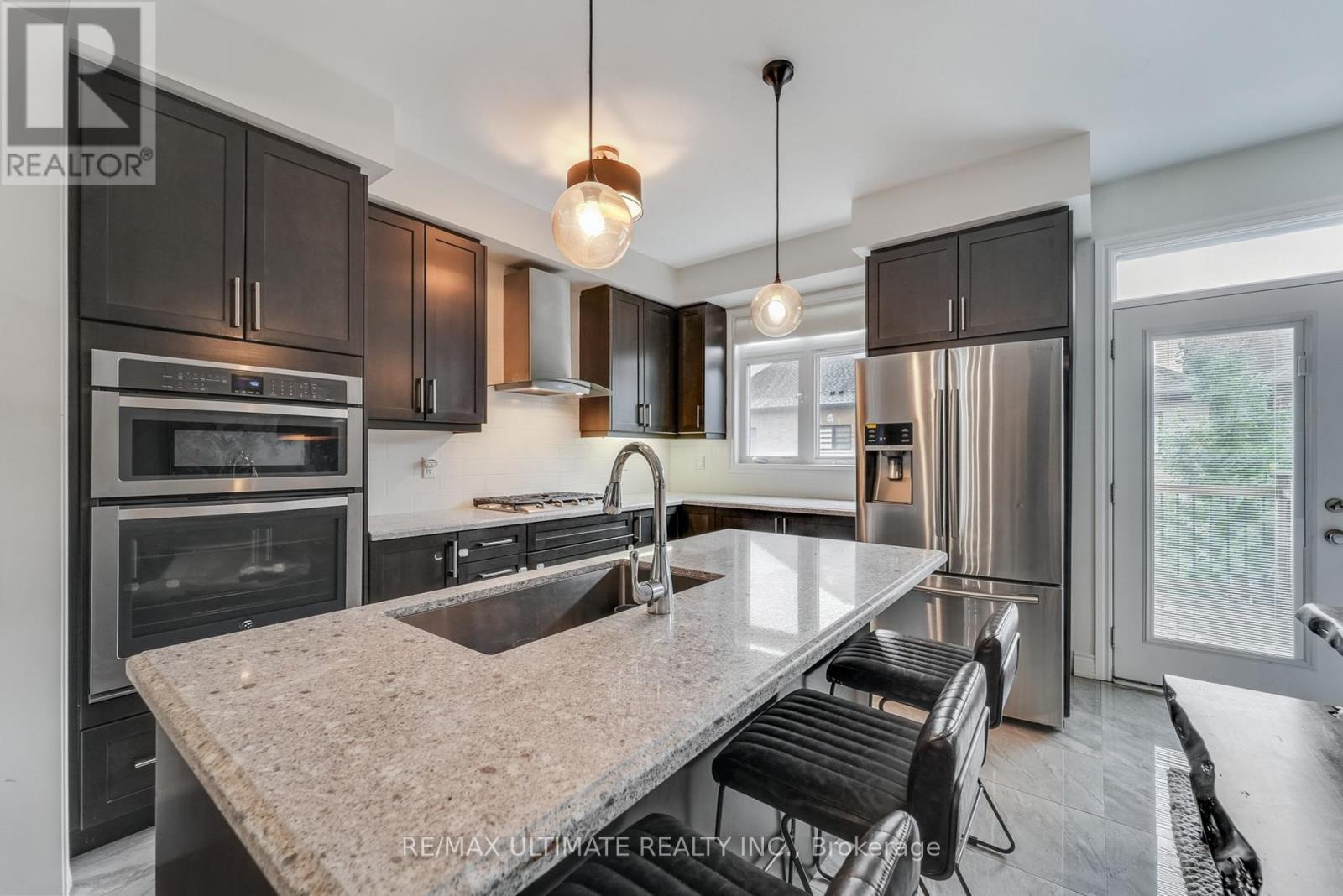 37 Zenith Avenue, Vaughan, Ontario  L4H 4K9 - Photo 12 - N12370513