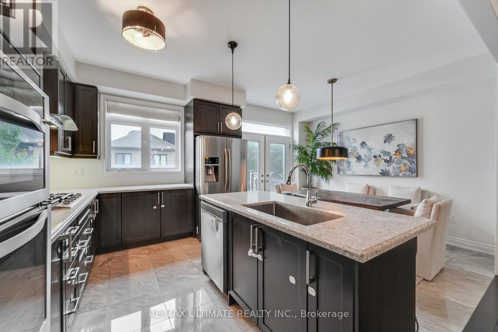37 Zenith Avenue, Vaughan, Ontario  L4H 4K9 - Photo 11 - N12370513