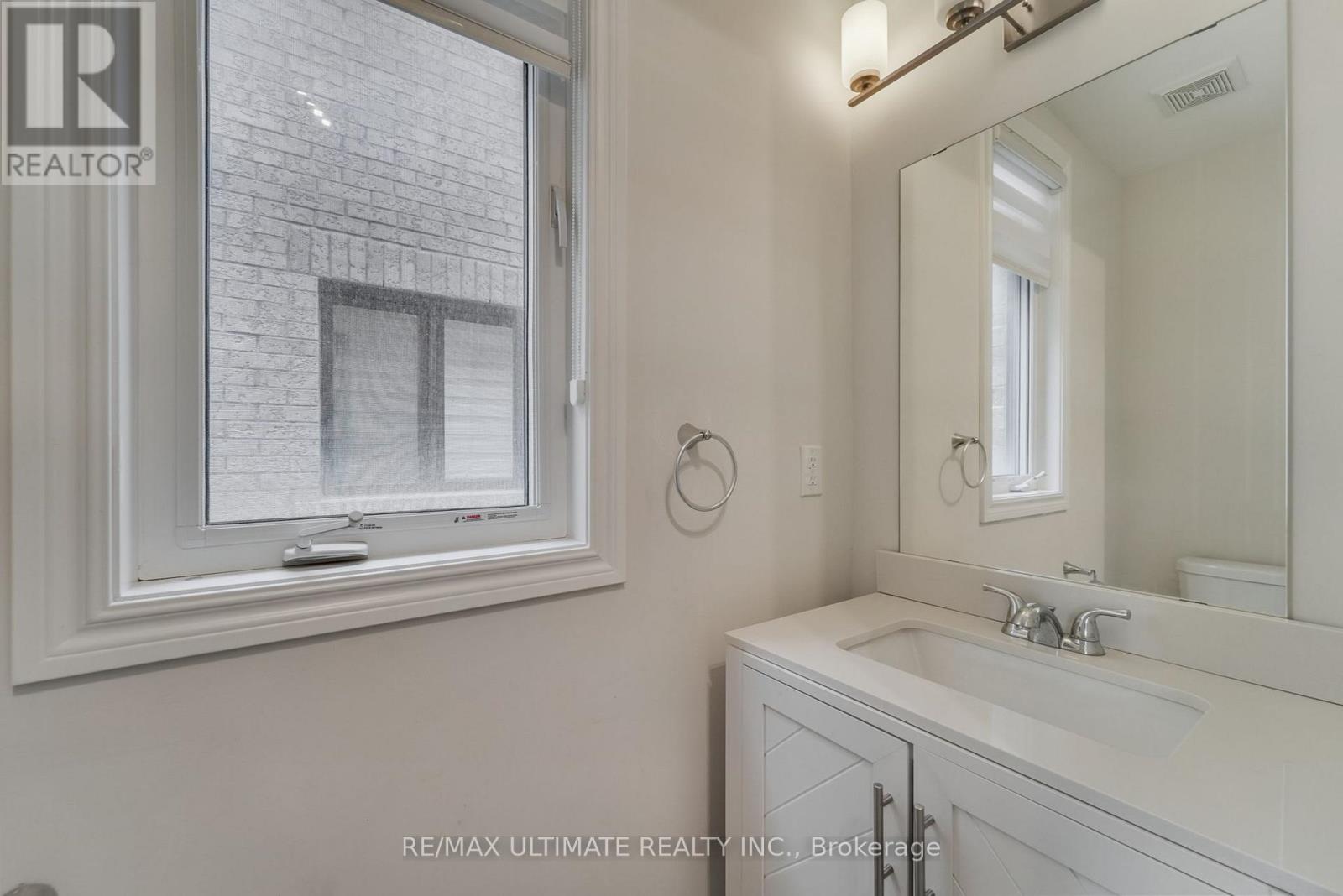 37 Zenith Avenue, Vaughan, Ontario  L4H 4K9 - Photo 24 - N12370513