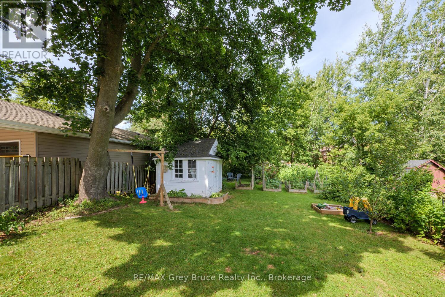 564 13th A Street, Owen Sound, Ontario  N4K 3X4 - Photo 38 - X12372026