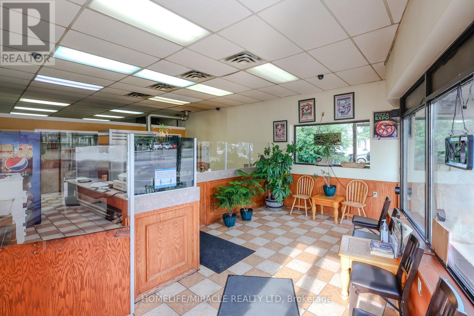 1146 Dufferin Avenue, Chatham-Kent, Ontario  N8A 2W1 - Photo 2 - X12372028