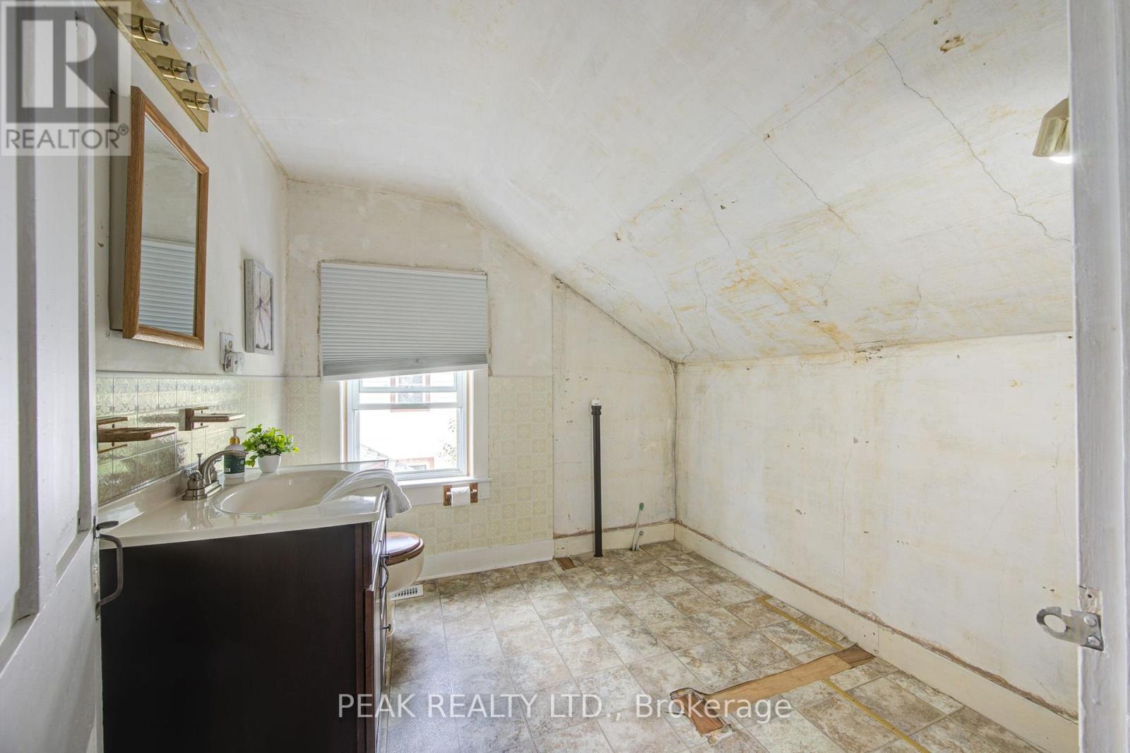 37 Decew Street W, East Zorra-Tavistock, Ontario  N0B 2R0 - Photo 20 - X12372033