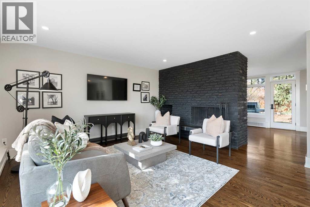 Property at 4815 14A Street SW image 4