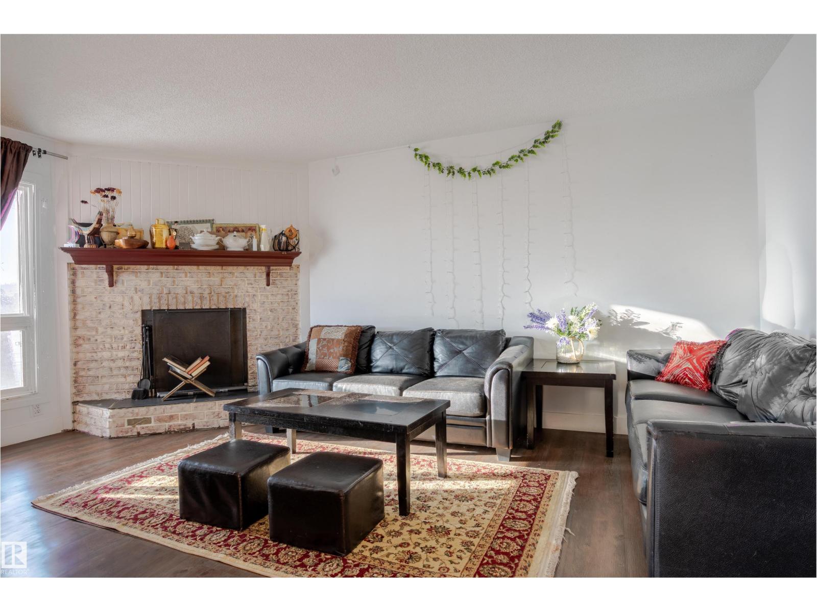 210 Warwick Rd Nw, Edmonton, Alberta  T5X 4P8 - Photo 4 - E4455484
