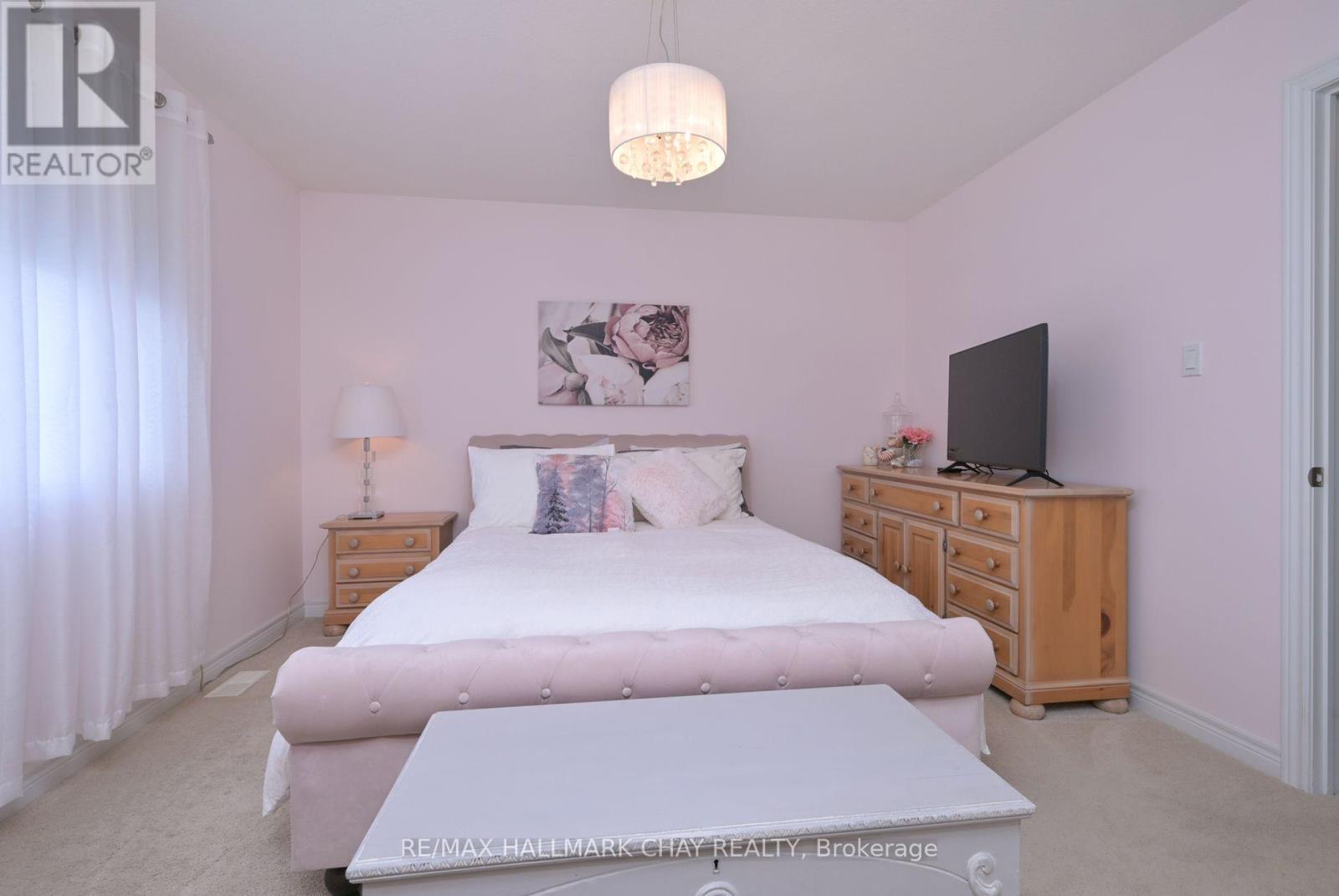 32 Burt Avenue, New Tecumseth, Ontario  L9R 0G8 - Photo 14 - N12372044