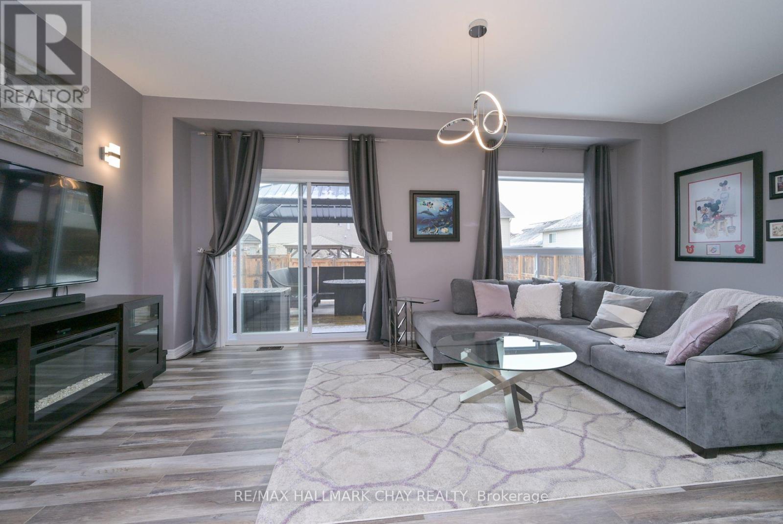 32 Burt Avenue, New Tecumseth, Ontario  L9R 0G8 - Photo 8 - N12372044