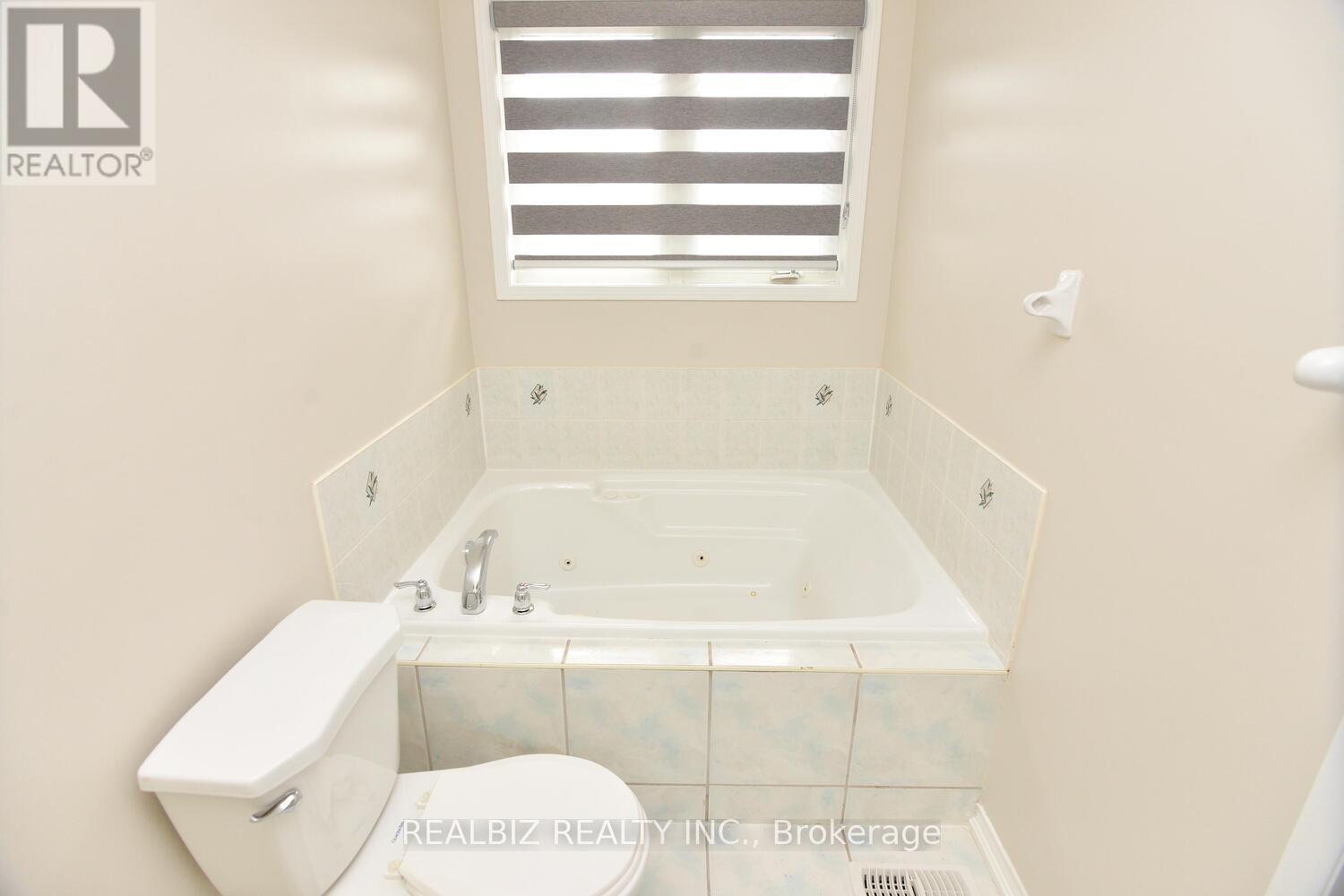 14 Herzberg Gardens, Toronto, Ontario  M3N 2P4 - Photo 42 - W12372038
