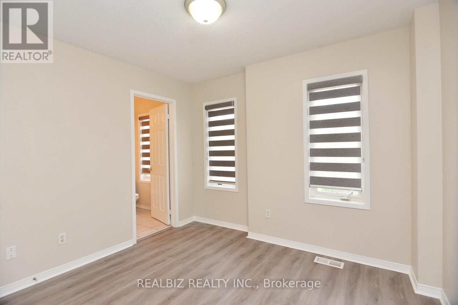 14 Herzberg Gardens, Toronto, Ontario  M3N 2P4 - Photo 5 - W12372038
