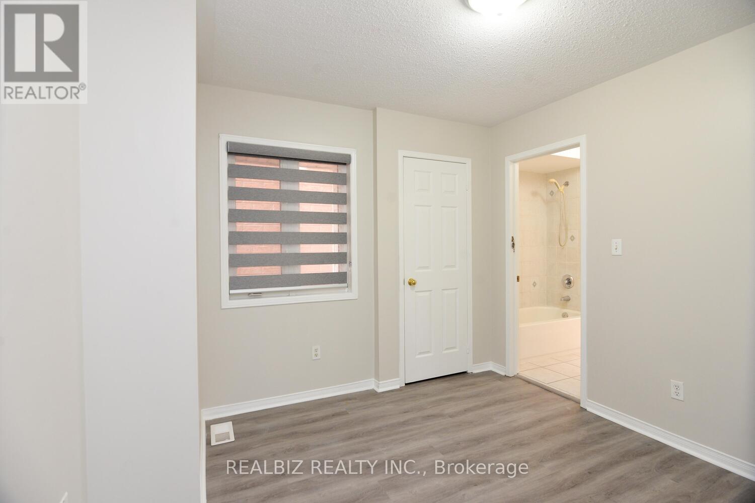 14 Herzberg Gardens, Toronto, Ontario  M3N 2P4 - Photo 7 - W12372038