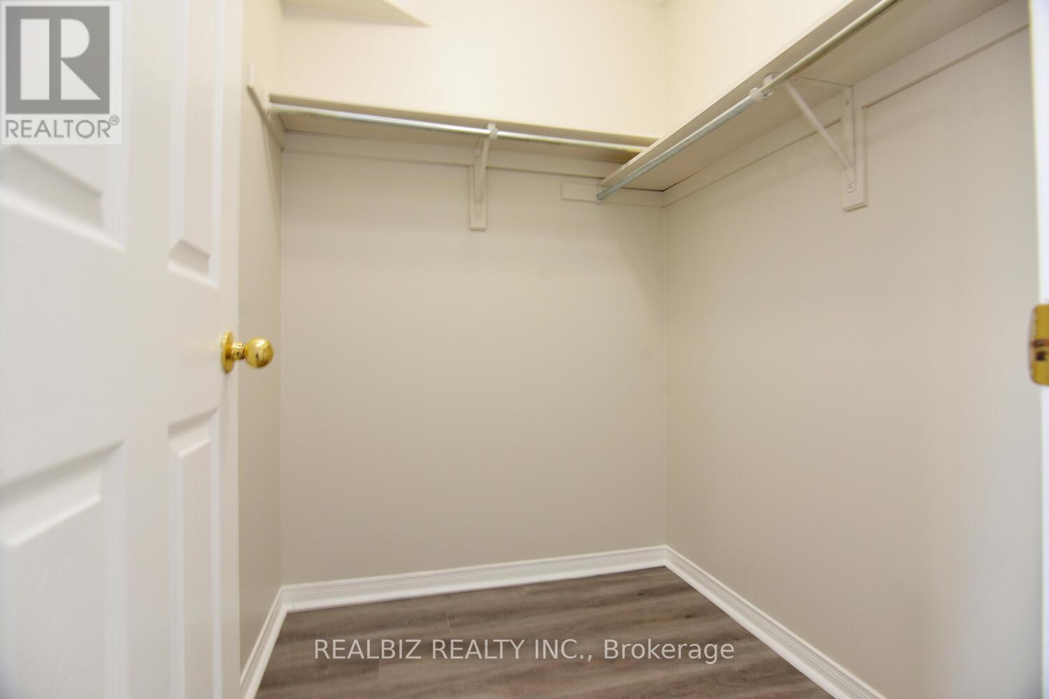 14 Herzberg Gardens, Toronto, Ontario  M3N 2P4 - Photo 8 - W12372038