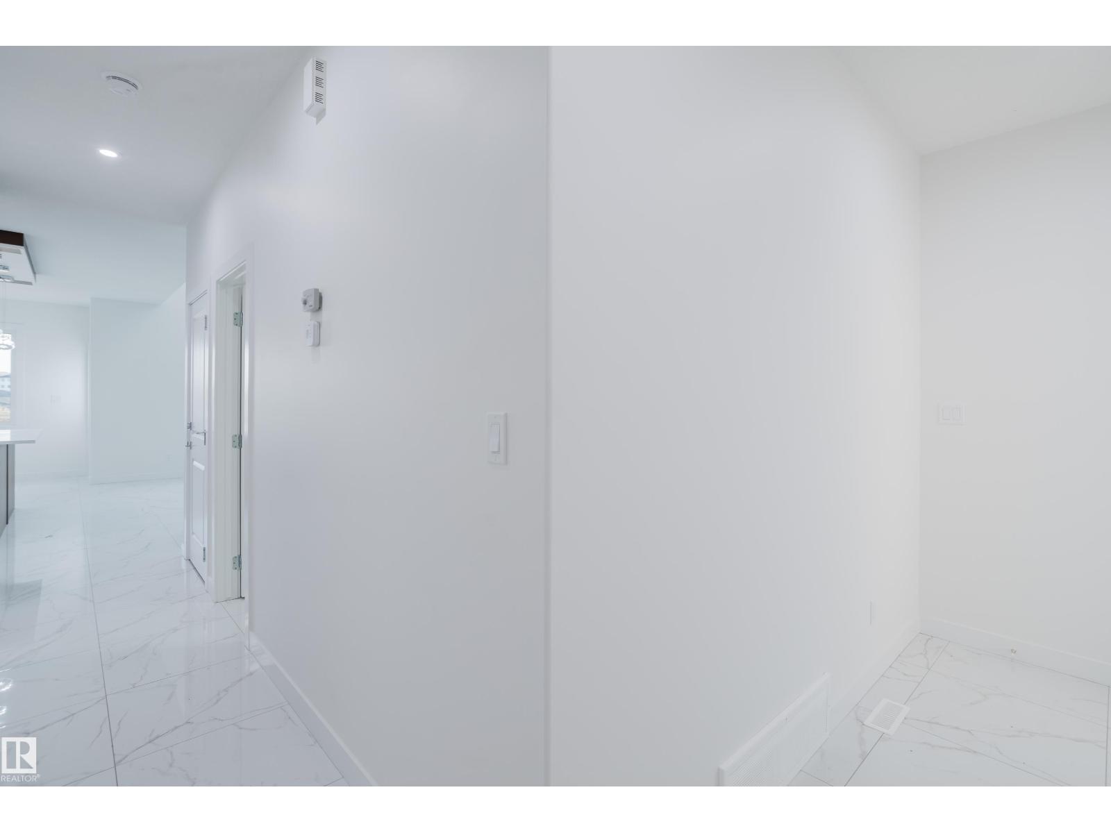 929 19 Av Nw, Edmonton, Alberta  T6T 2X4 - Photo 4 - E4455486